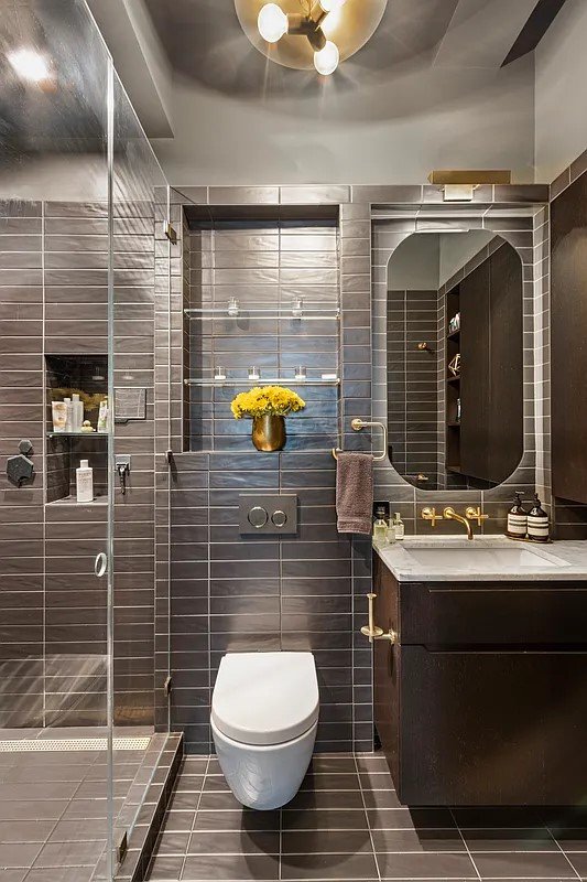 bathroom 1.jpg