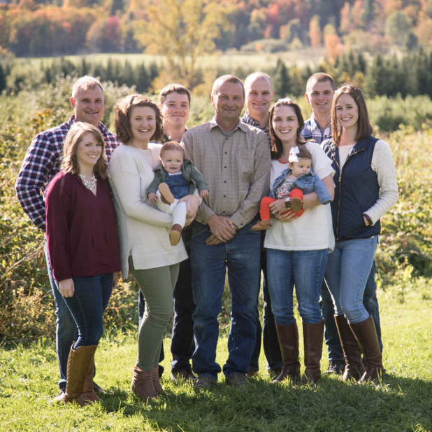 2019-02-25 22_01_05-https___ameliamariephoto.pixieset.com_g_jesslaneandfamily__pid=2254764460&id=7&h.png