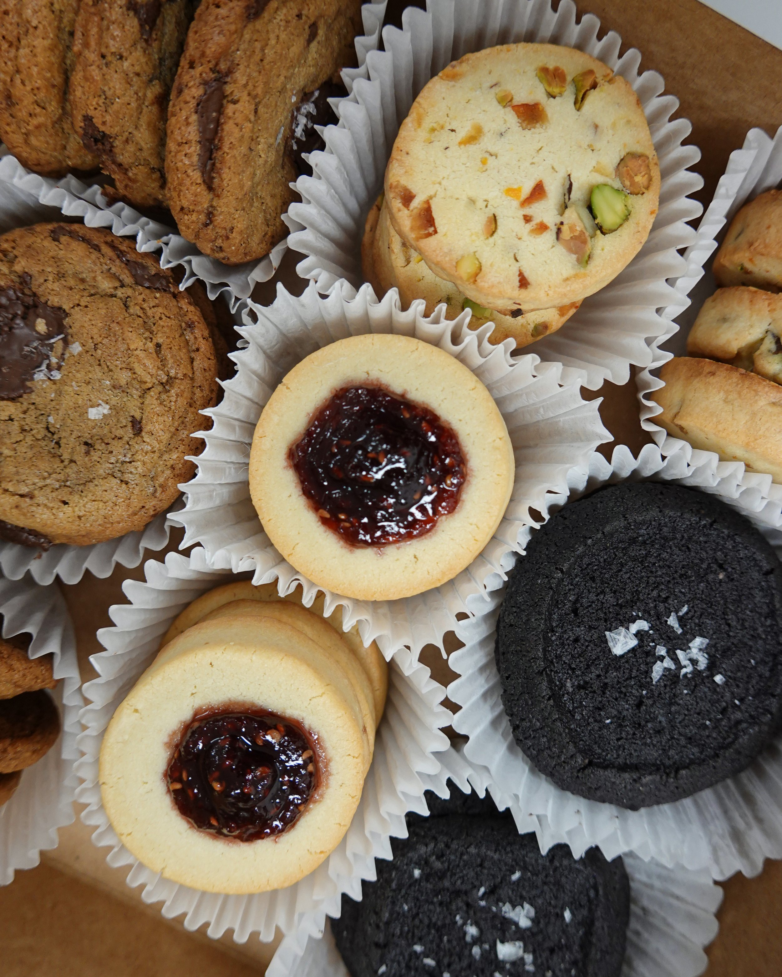 Holiday Cookie Box- 27 pcs