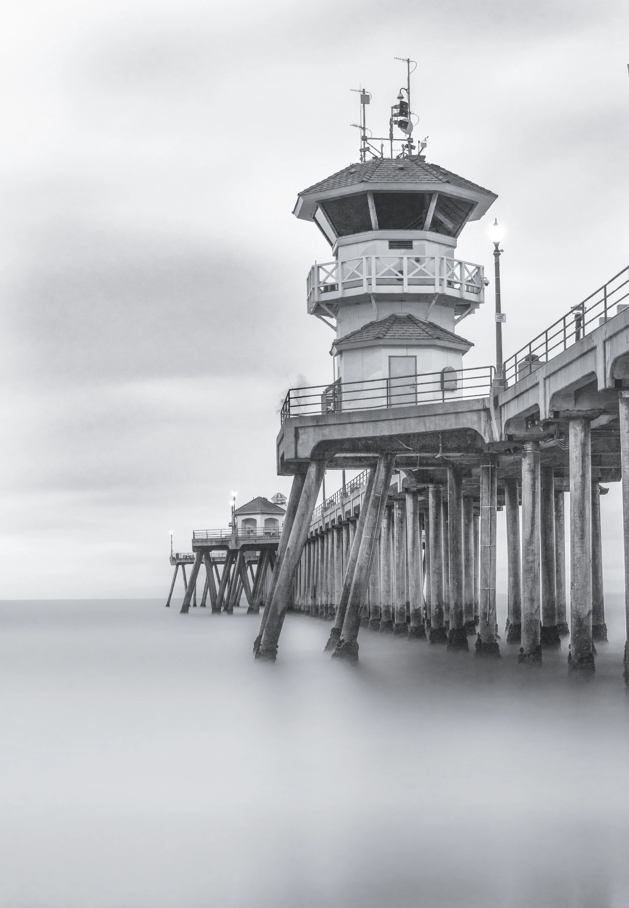 Pier Long Exp Bnw.jpg