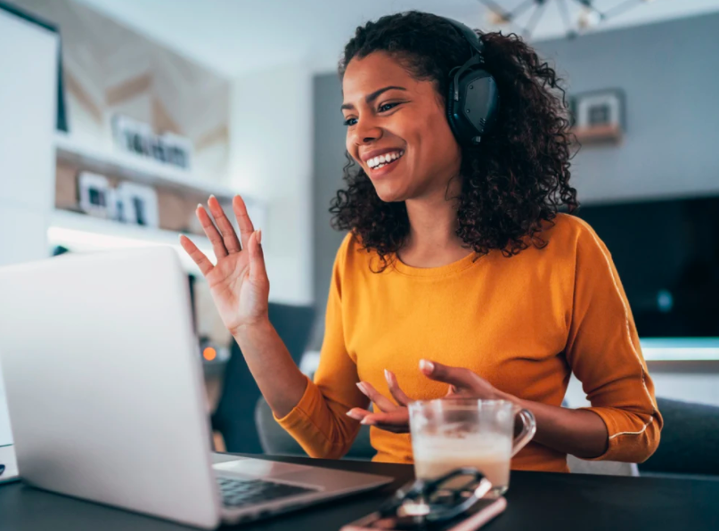 Benefits of Online Therapy During the Busy Season 