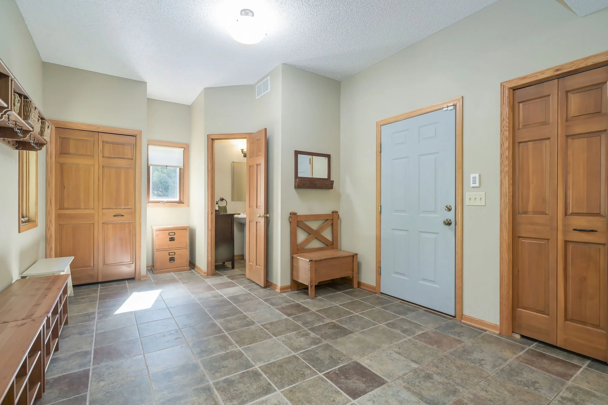 25-web-or-mls-champlin Interior-44.jpeg