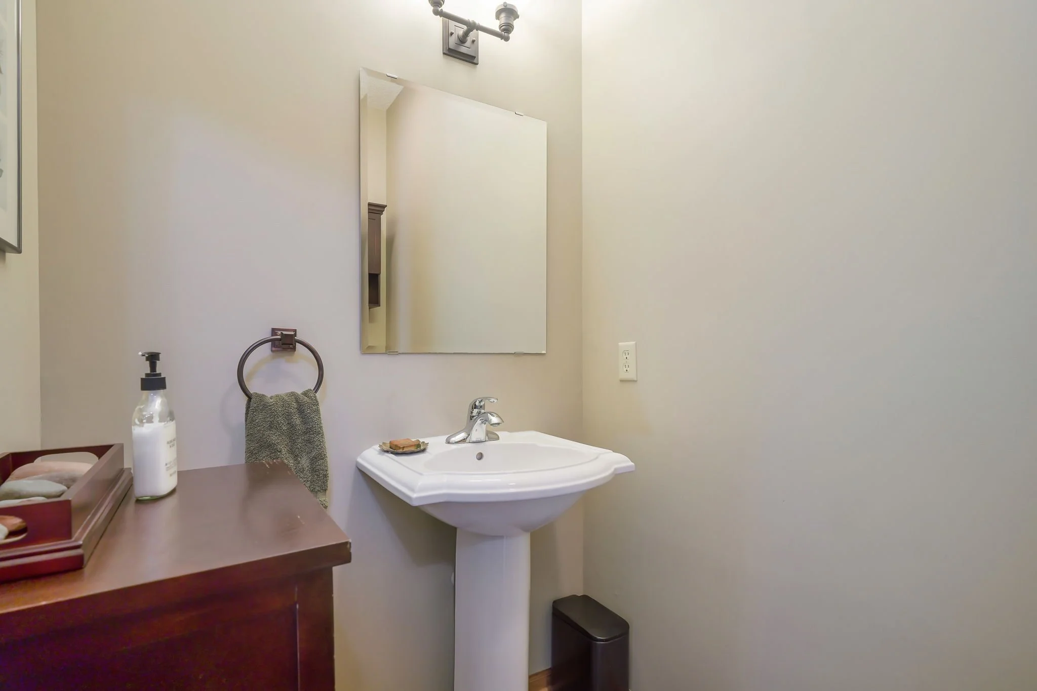 27-web-or-mls-champlin Interior-42.jpeg