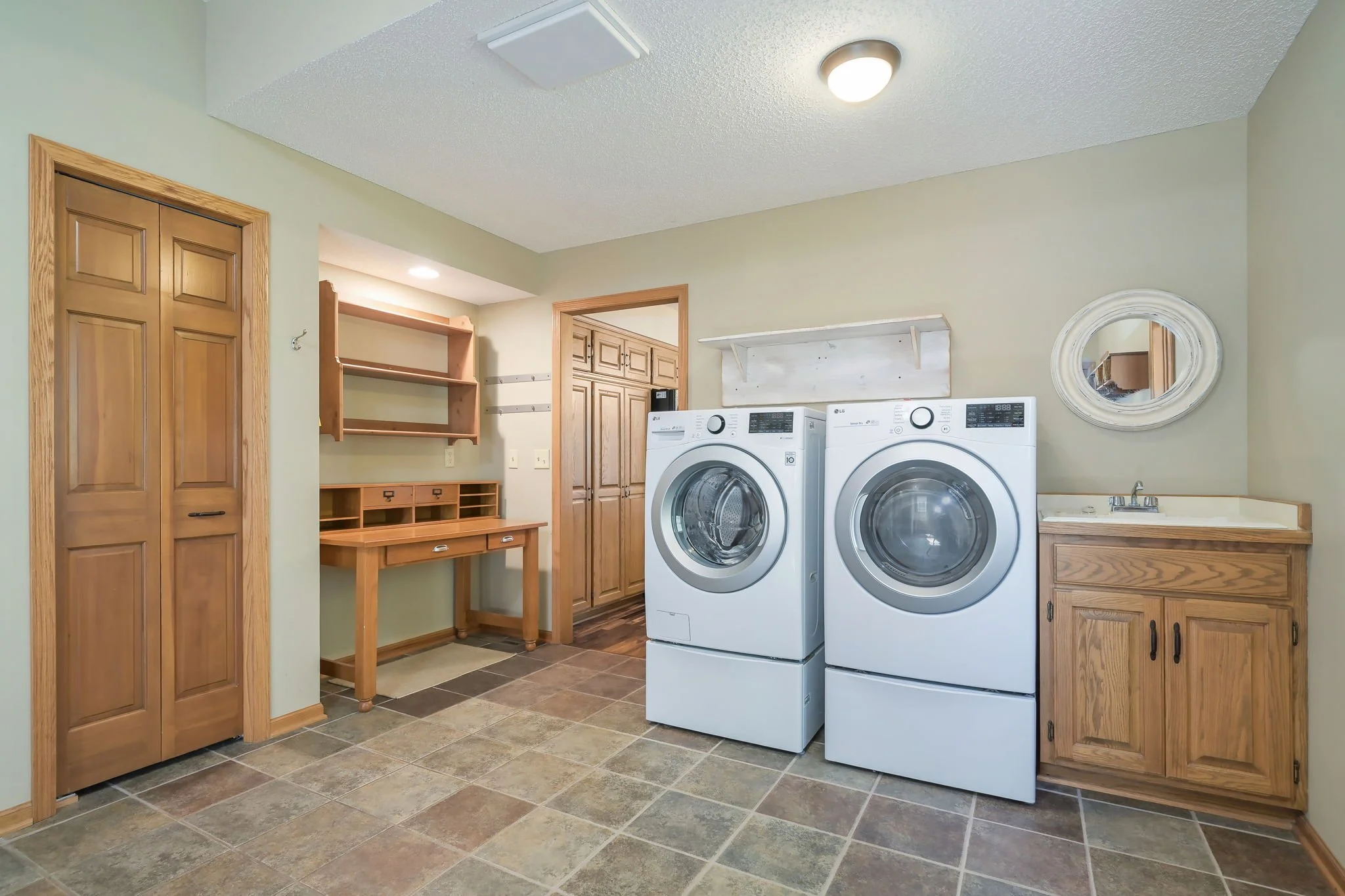 30-web-or-mls-champlin Interior-39.jpeg