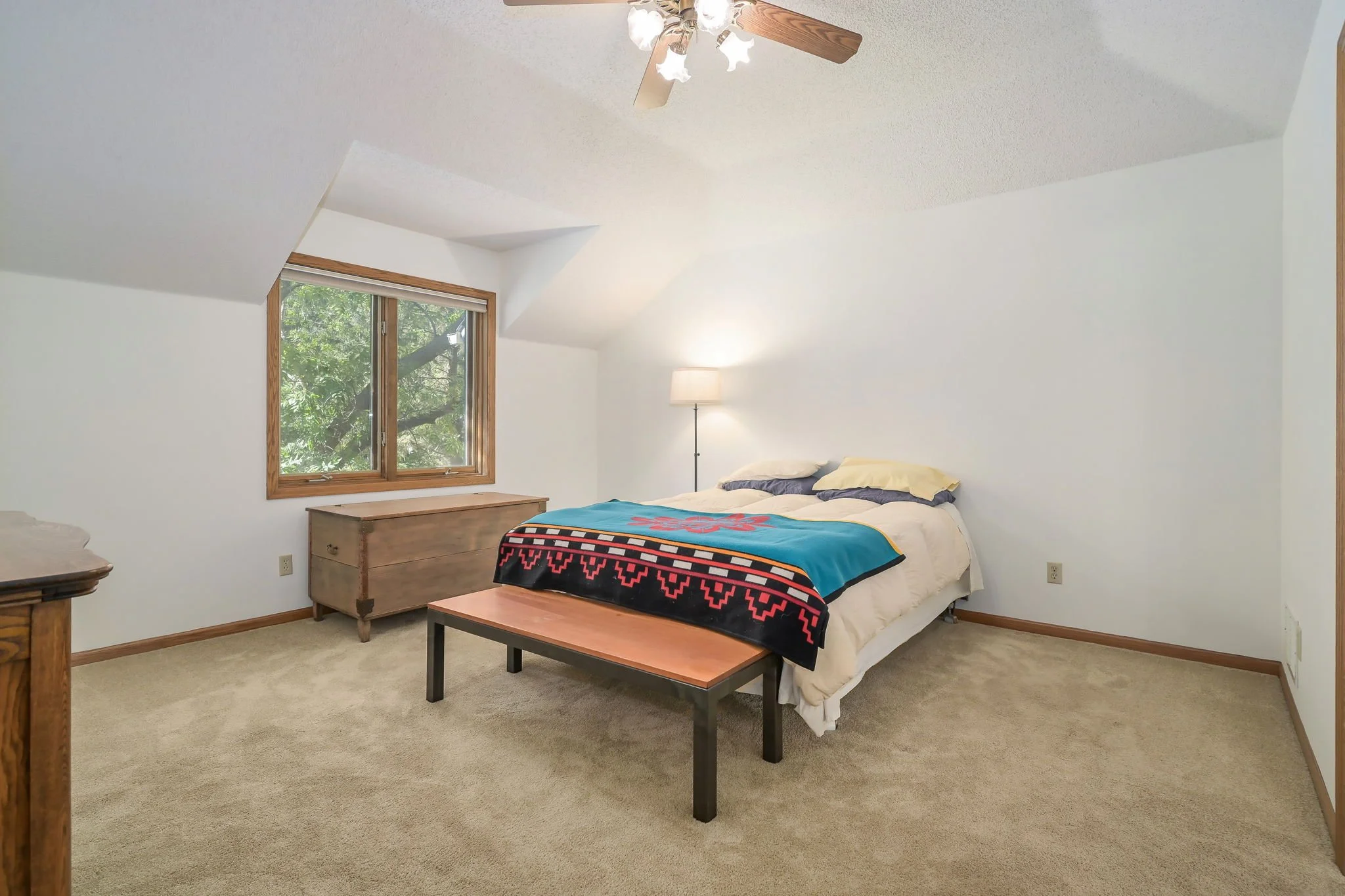 56-web-or-mls-champlin Interior-14.jpeg