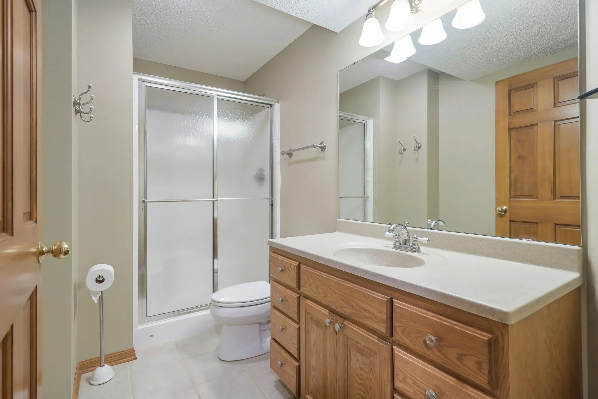 69-web-or-mls-champlin Interior-01.jpeg