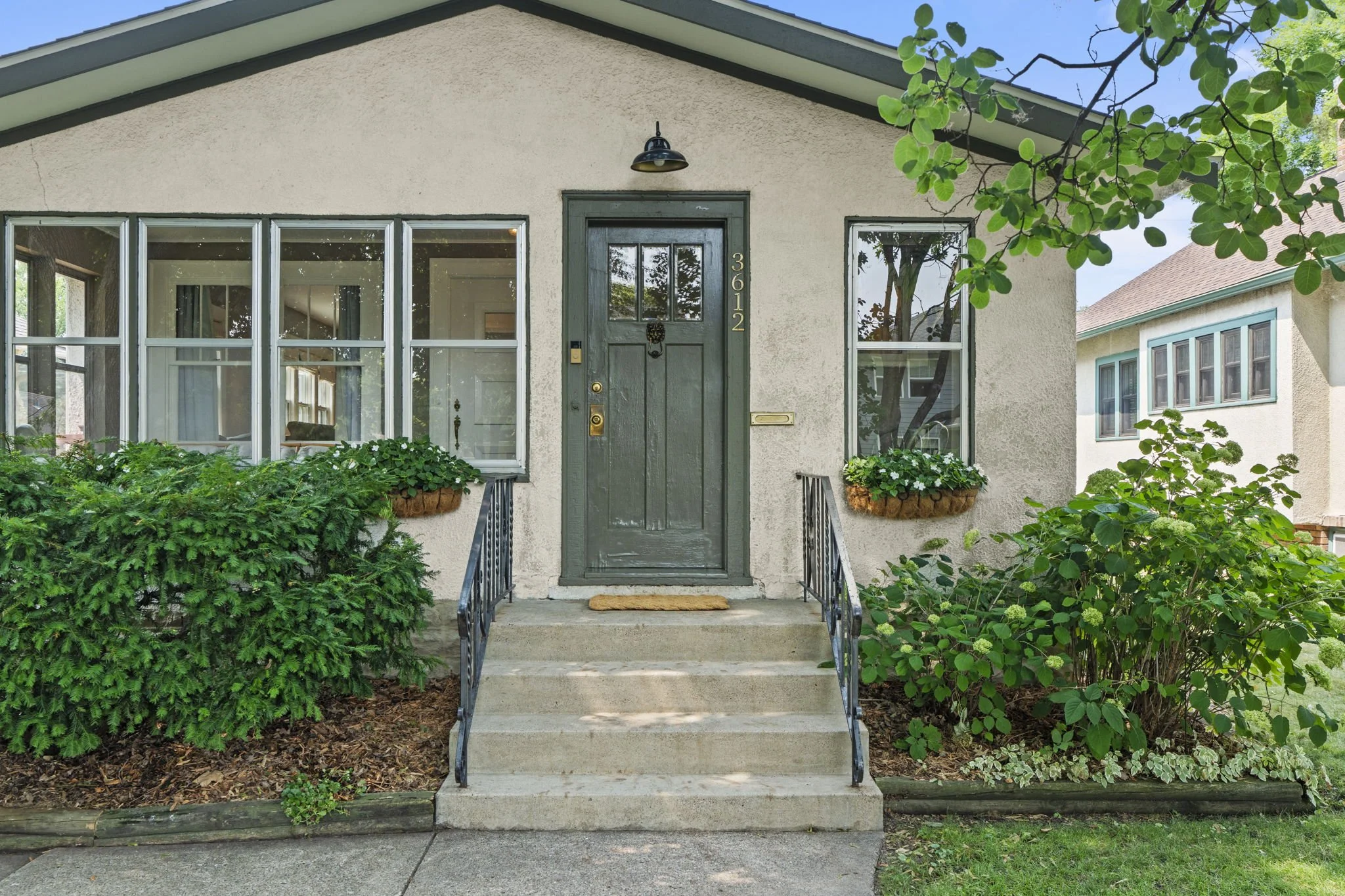 9-web-or-mls-3612 S 39th Ave-33.JPG
