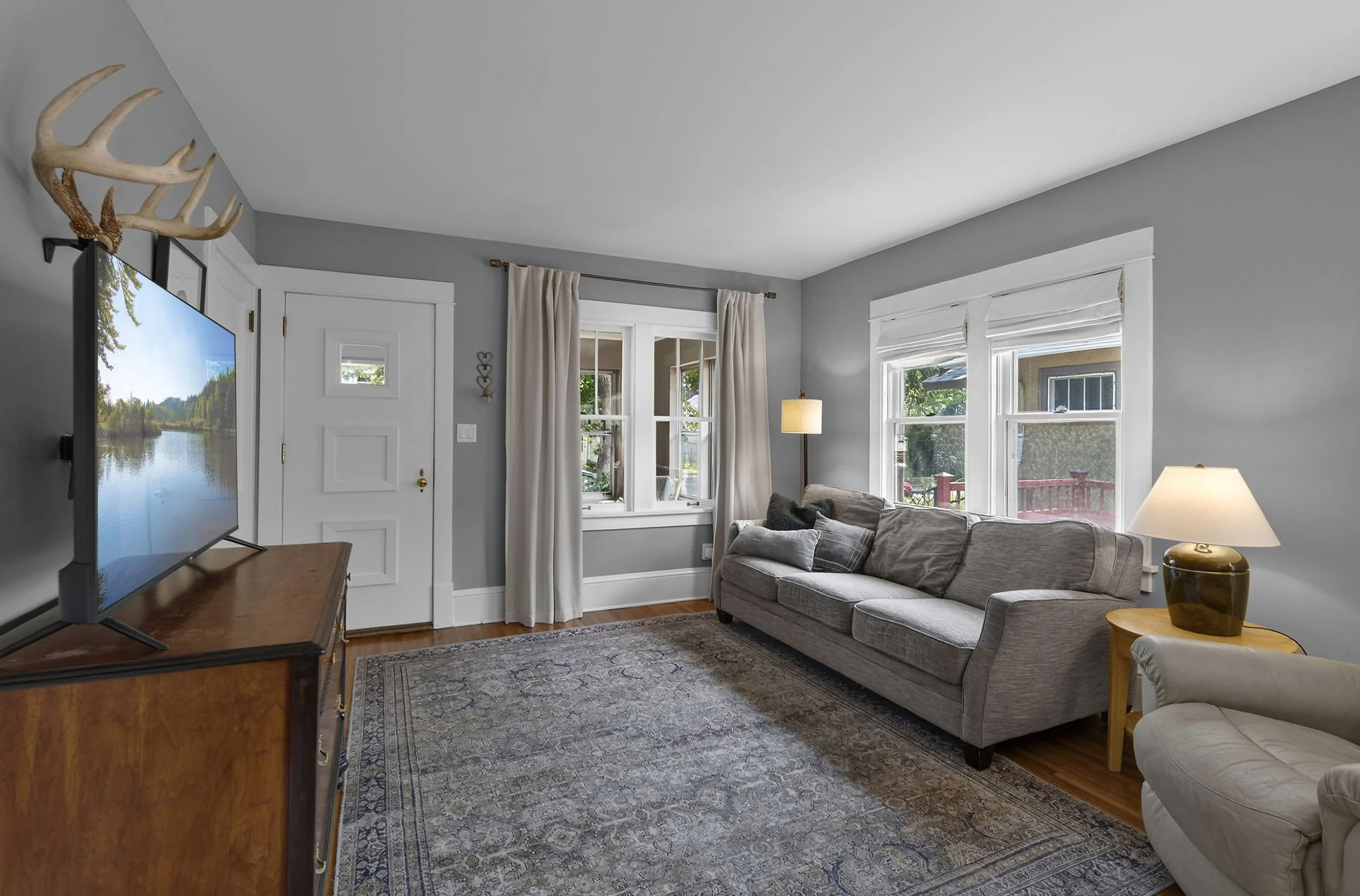 18-web-or-mls-3612 S 39th Ave-161_1.jpg