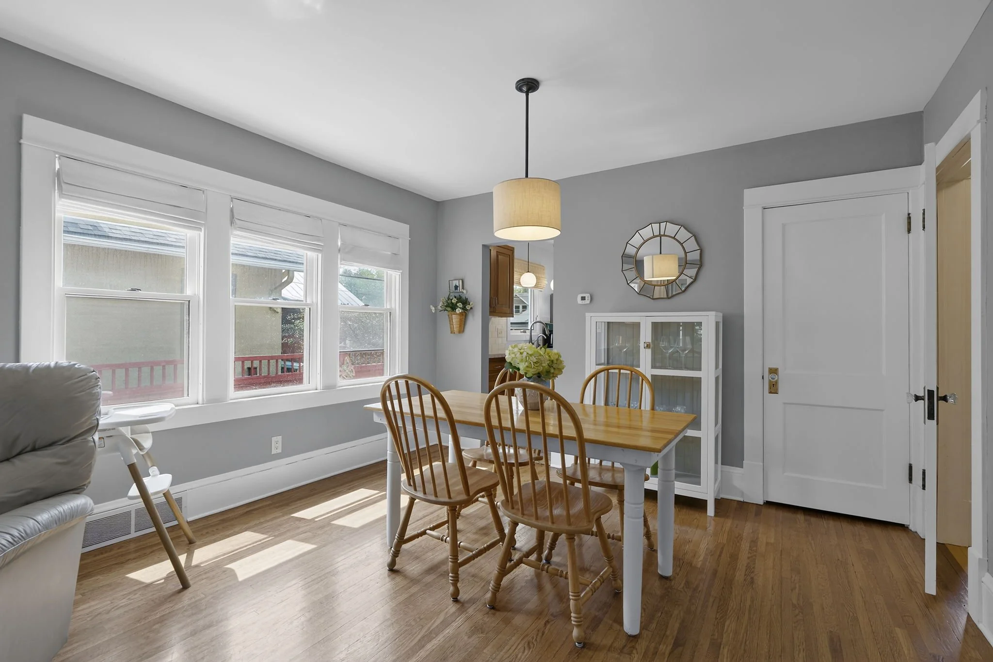 23-web-or-mls-3612 S 39th Ave-187.jpg