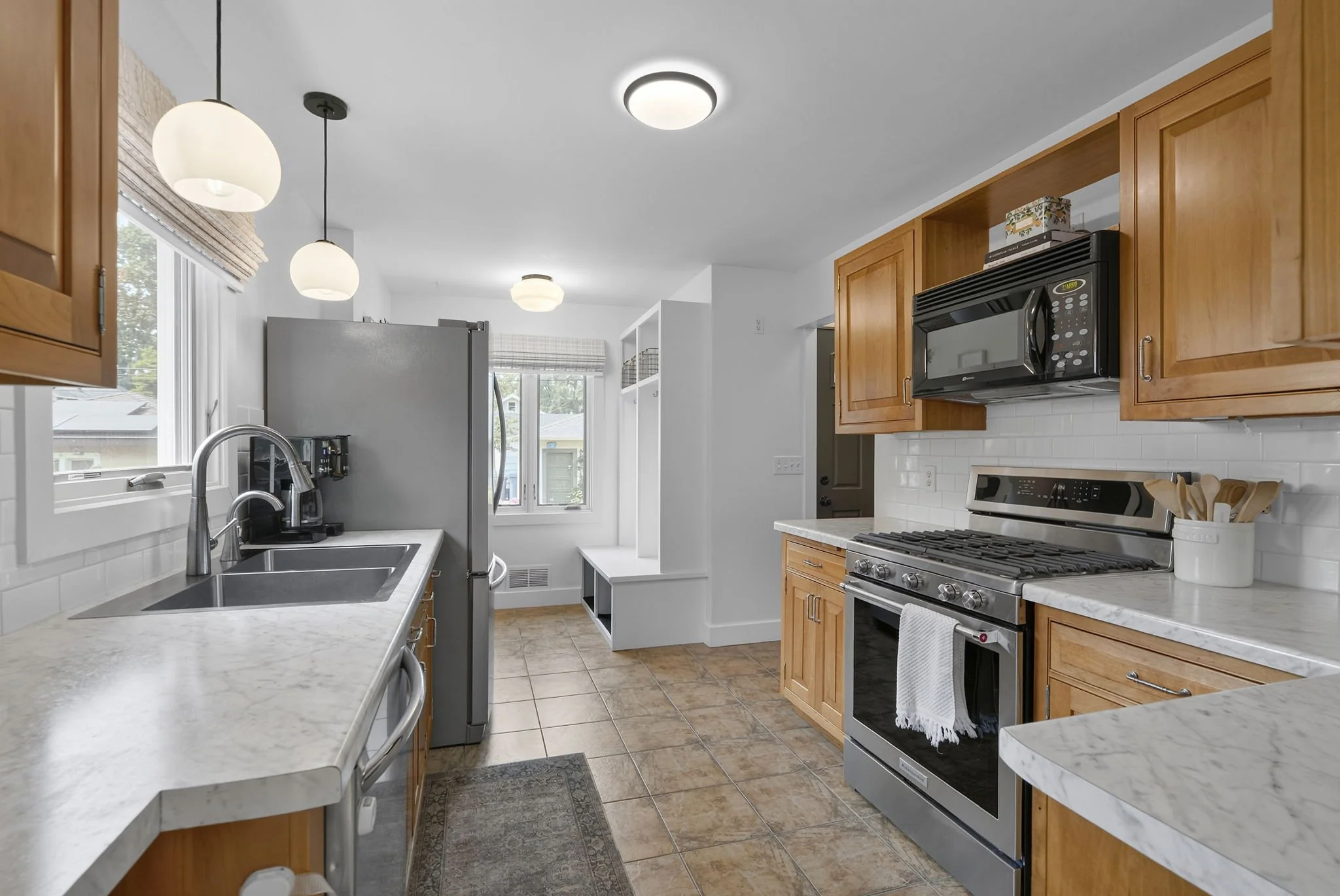 25-web-or-mls-3612 S 39th Ave-251_1.jpg
