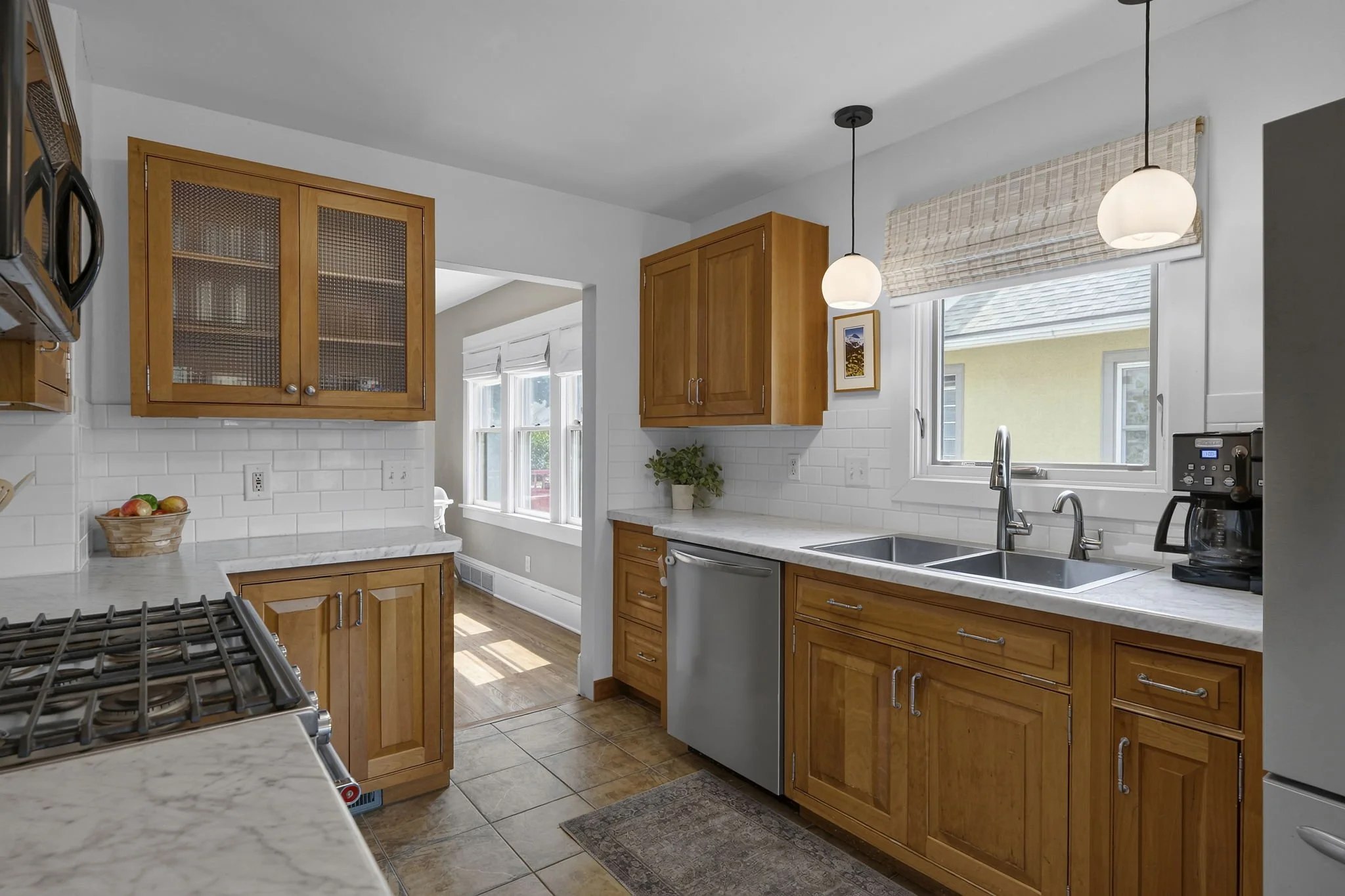 28-web-or-mls-3612 S 39th Ave-266_1.jpg