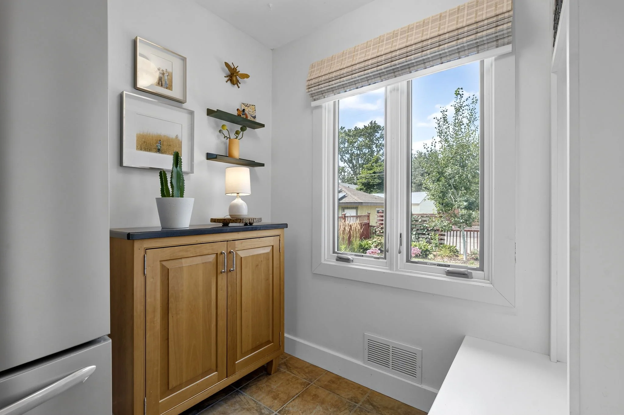 32-web-or-mls-3612 S 39th Ave-286_1.jpg