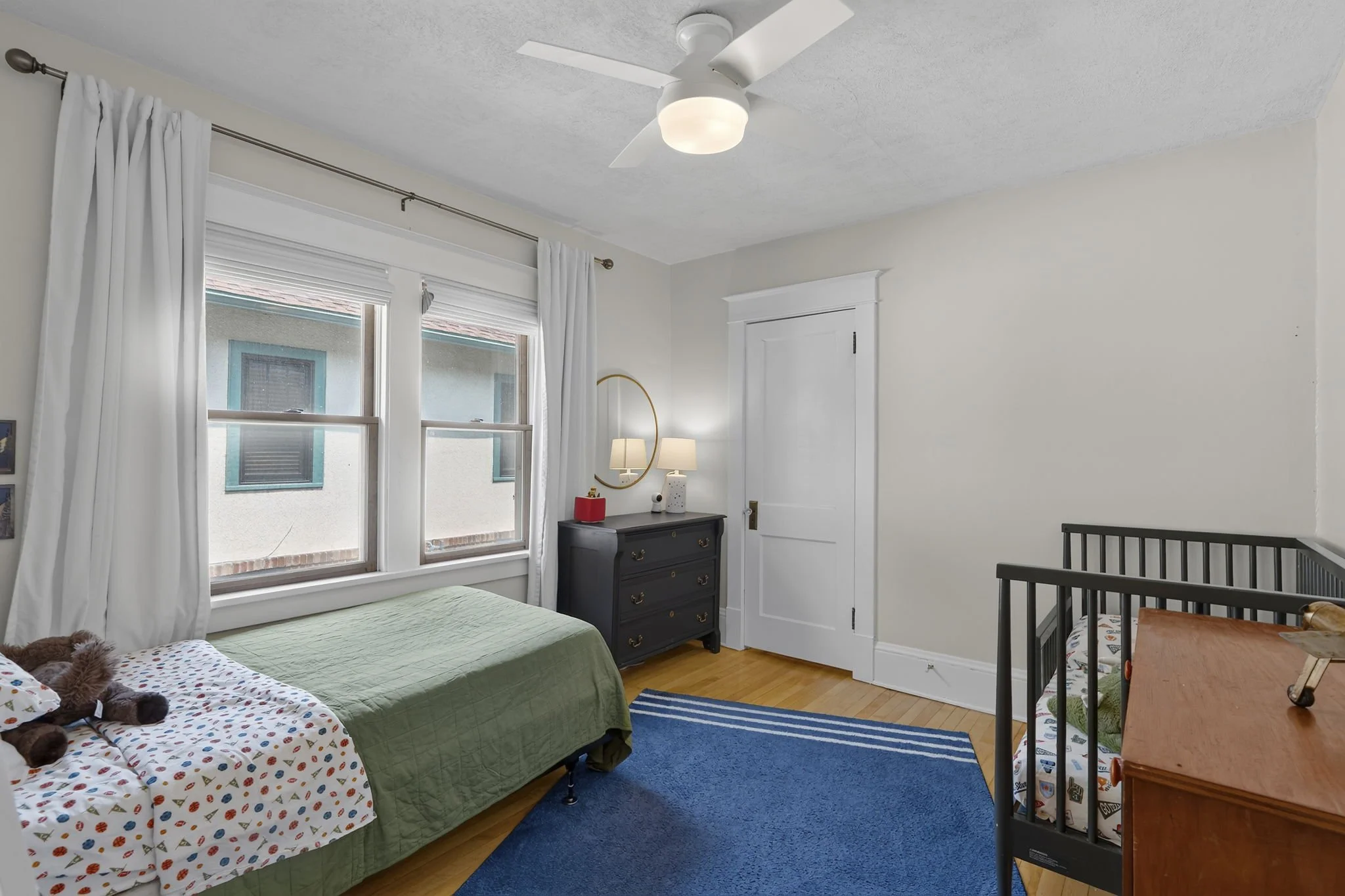 36-web-or-mls-3612 S 39th Ave-213.jpg