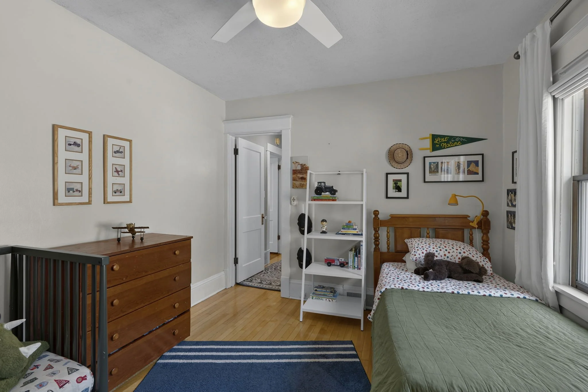 37-web-or-mls-3612 S 39th Ave-216_1.jpg