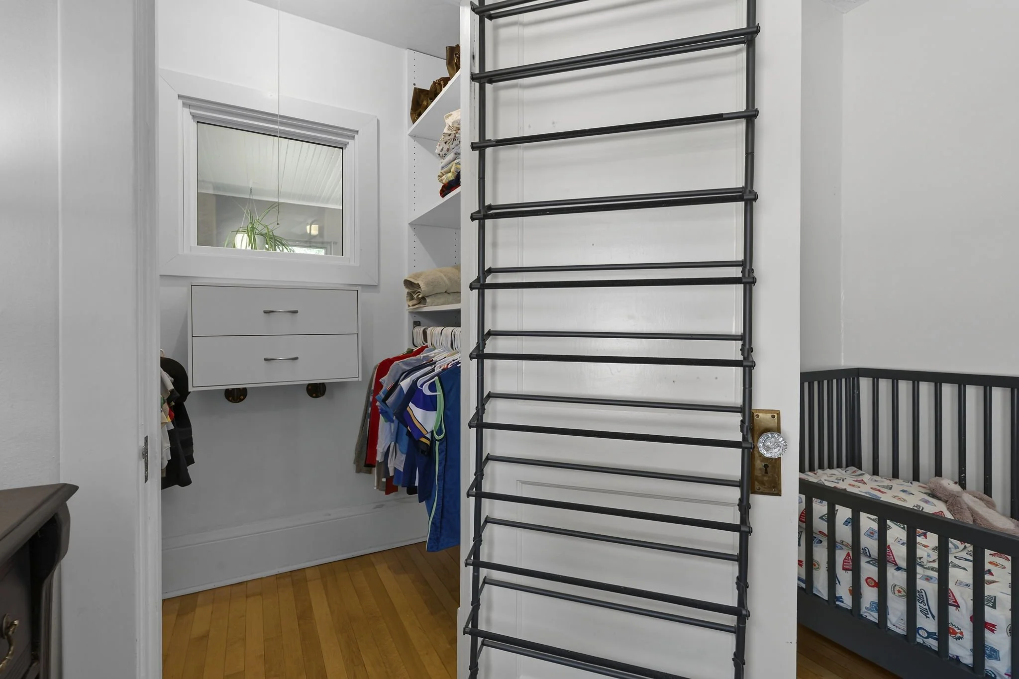 38-web-or-mls-3612 S 39th Ave-221_1.jpg