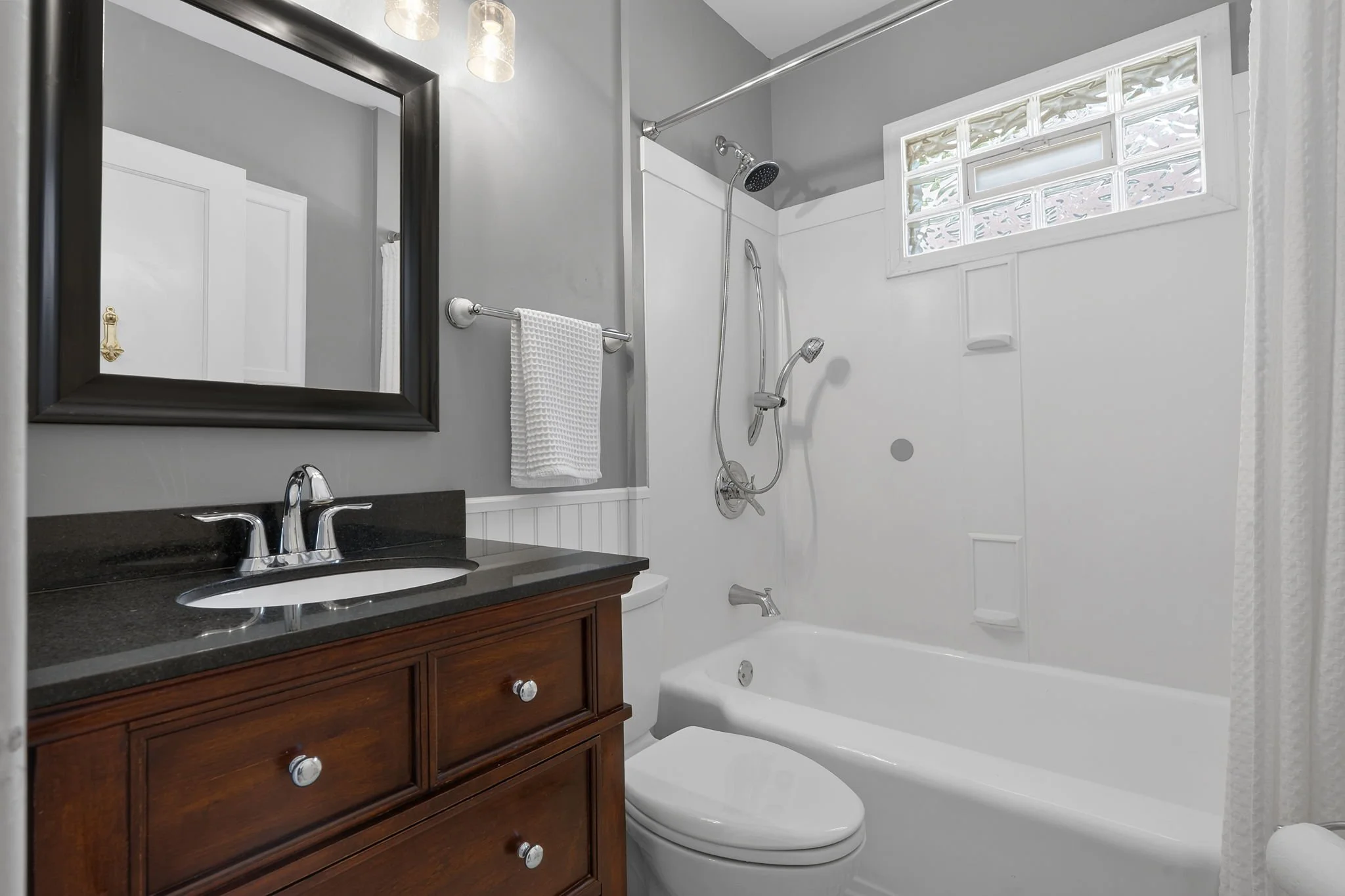40-web-or-mls-3612 S 39th Ave-231_1.jpg