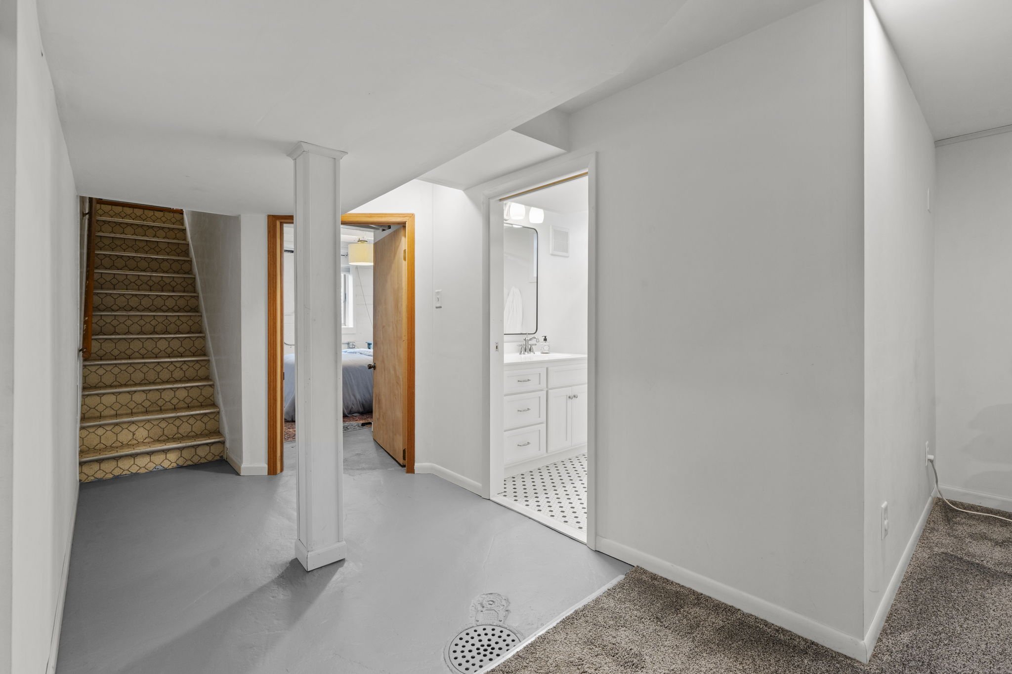 44-web-or-mls-3612 S 39th Ave-308.JPG
