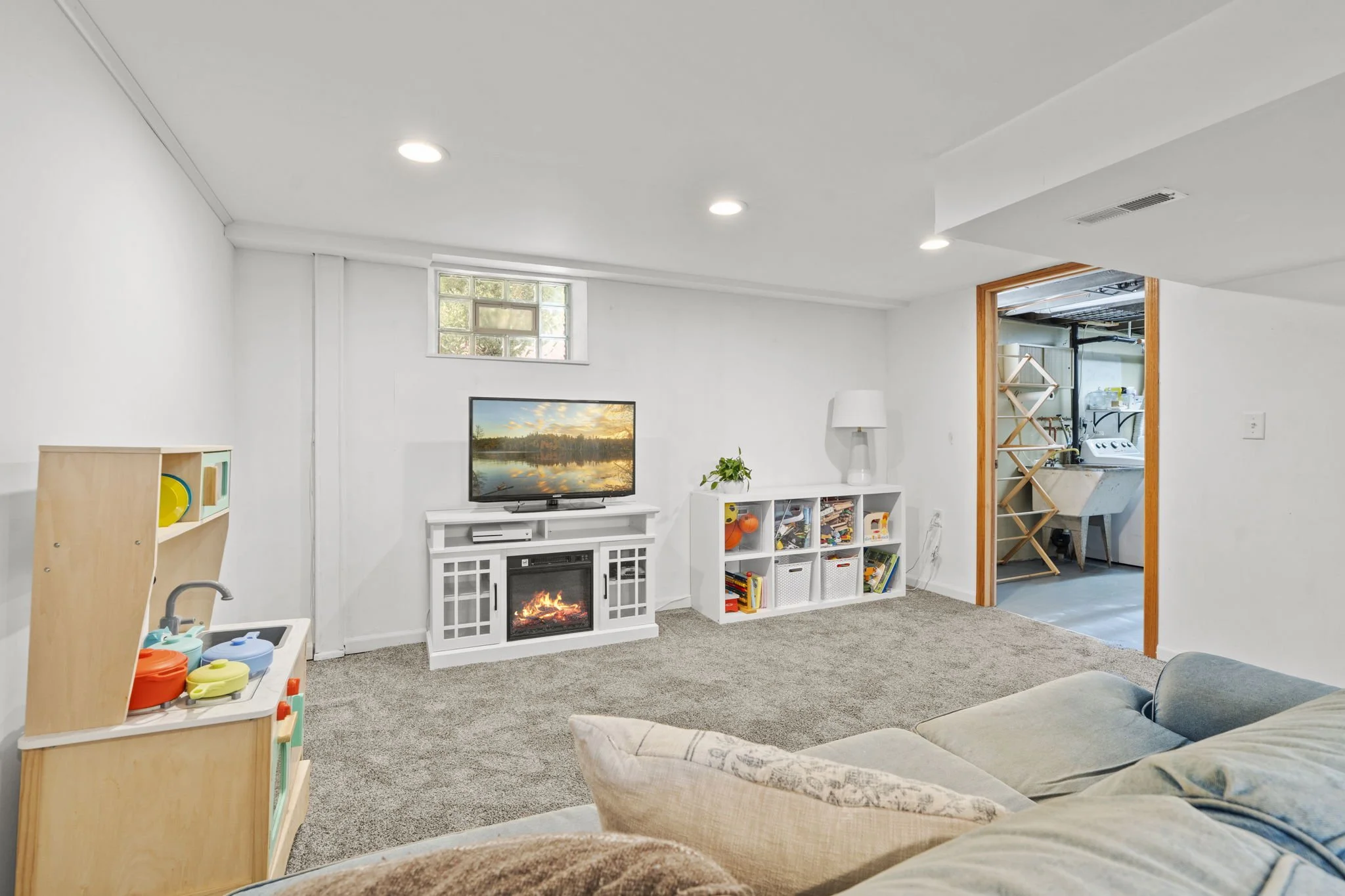 48-web-or-mls-3612 S 39th Ave-328.JPG