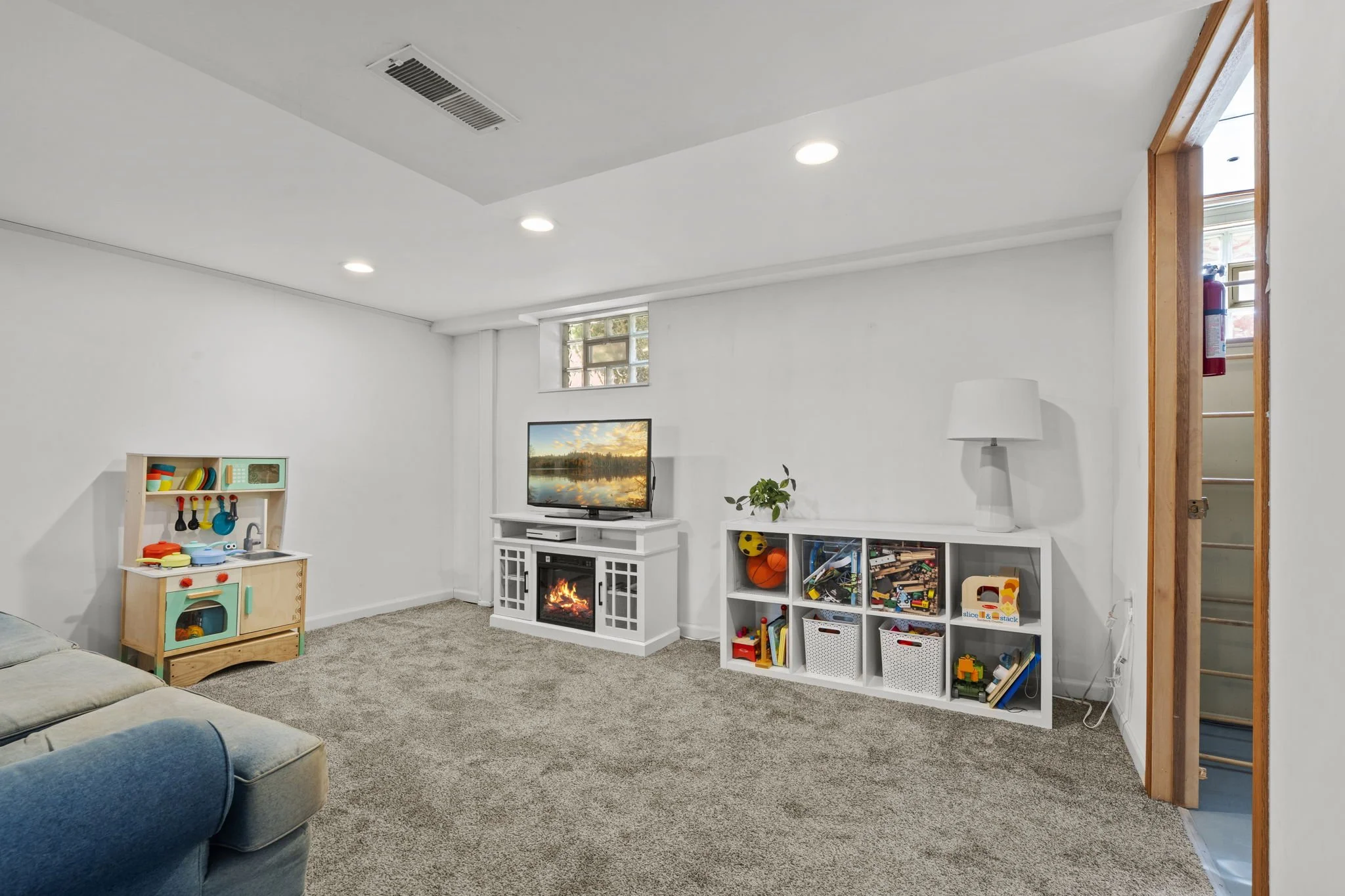 49-web-or-mls-3612 S 39th Ave-333.JPG