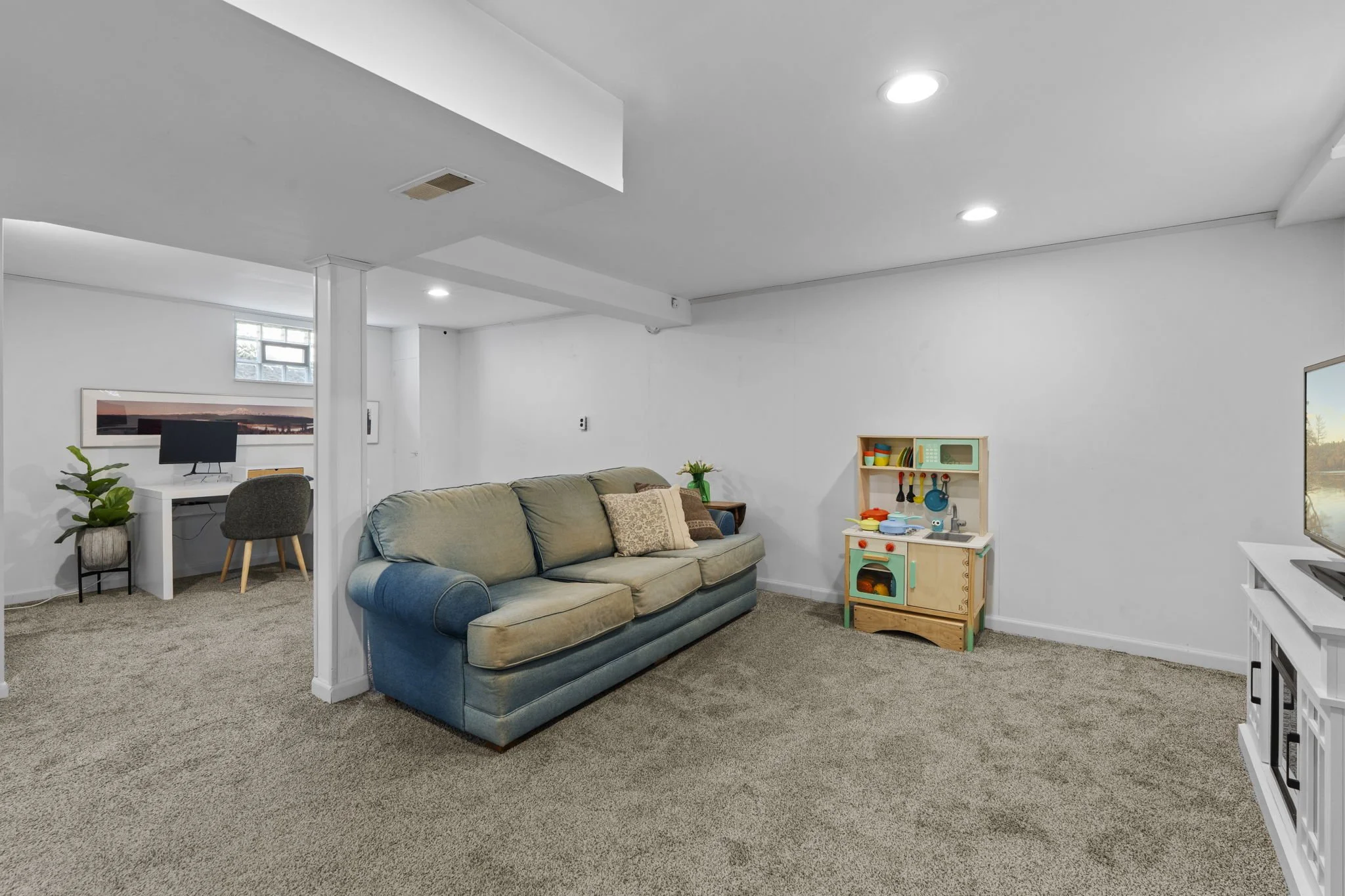 51-web-or-mls-3612 S 39th Ave-343.JPG
