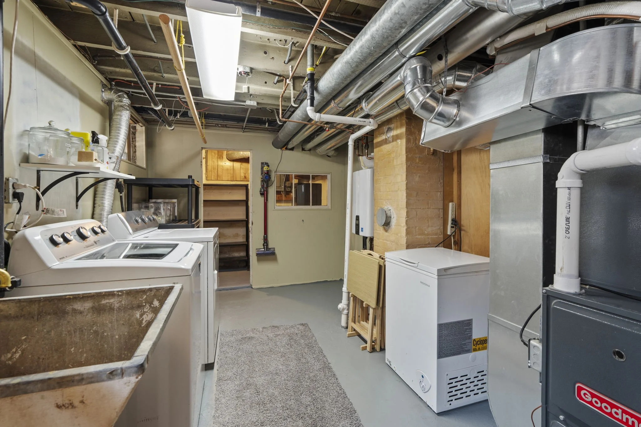 57-web-or-mls-3612 S 39th Ave-358.JPG