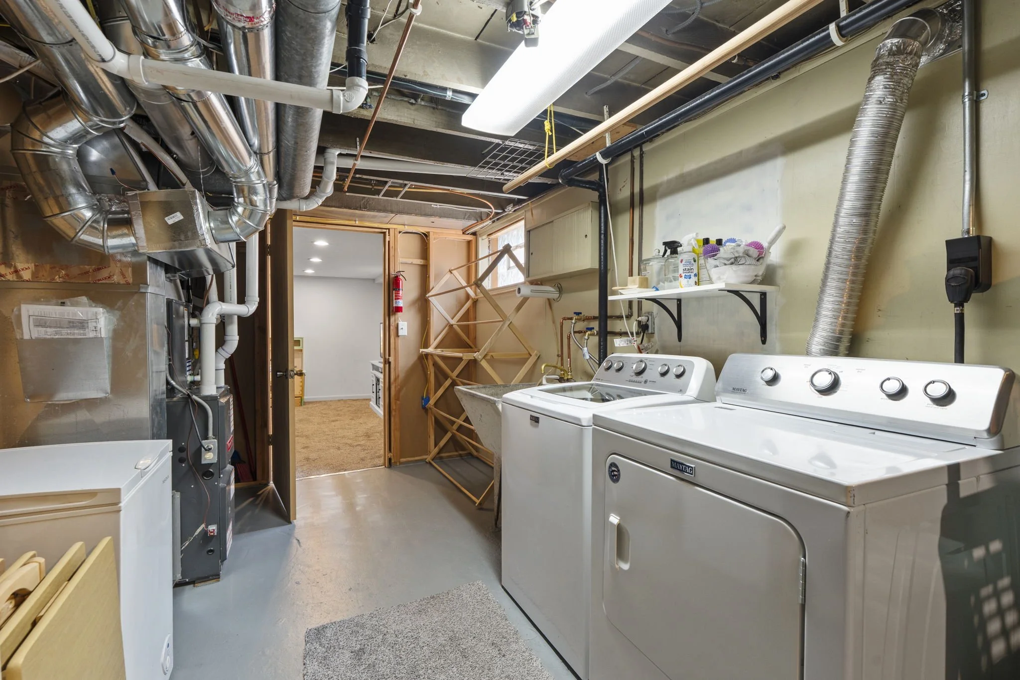 60-web-or-mls-3612 S 39th Ave-373.JPG