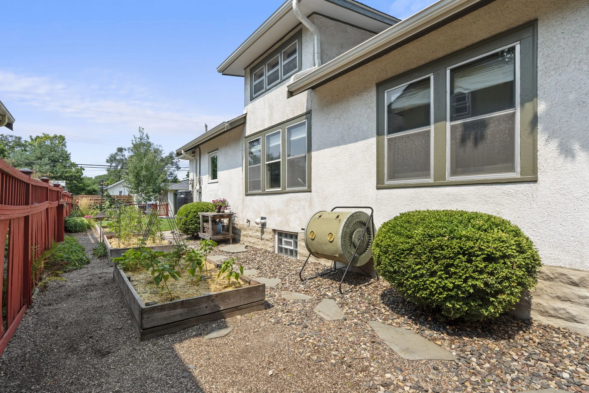 63-web-or-mls-3612 S 39th Ave-53.JPG