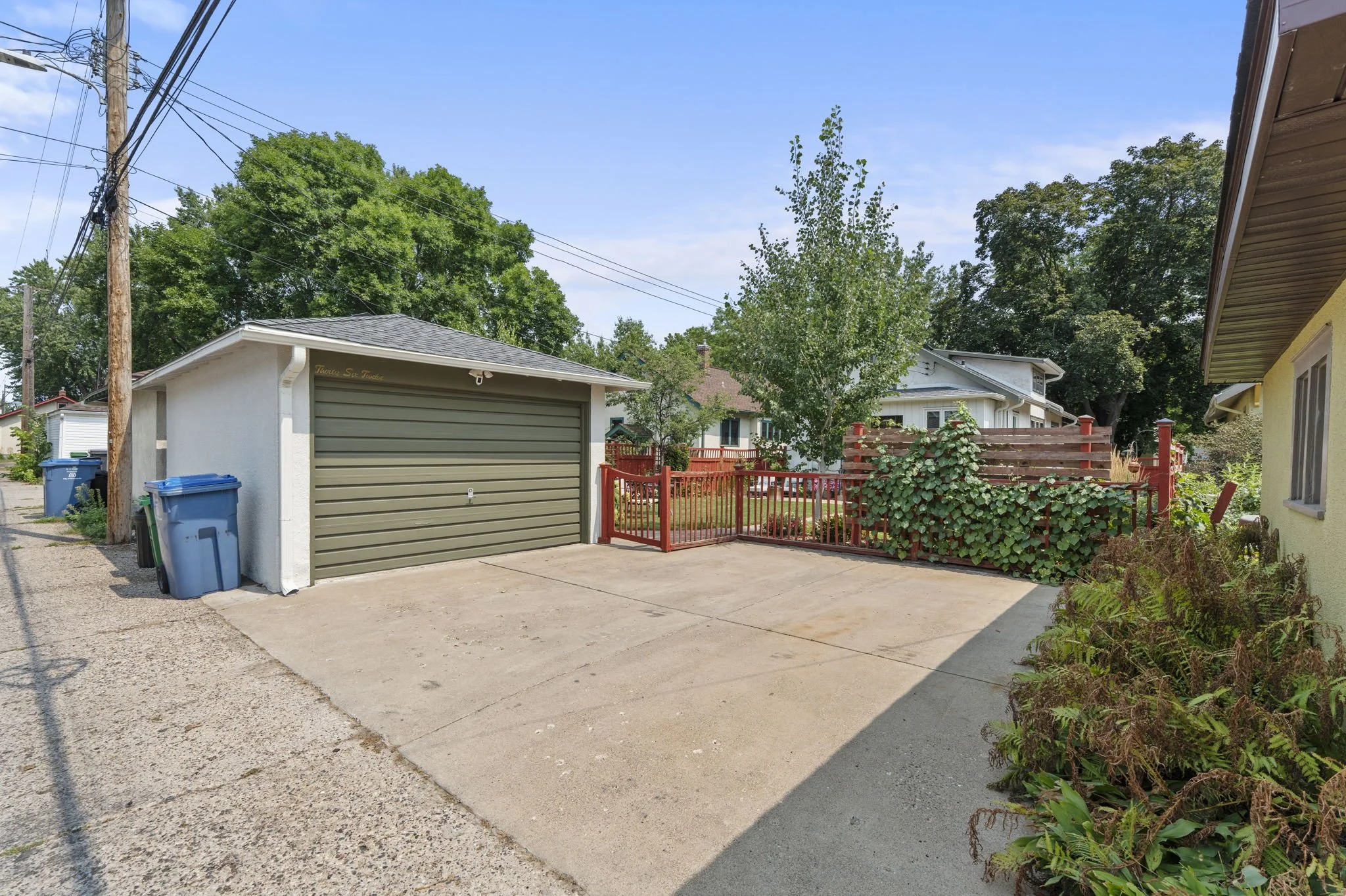 73-web-or-mls-3612 S 39th Ave-103.JPG