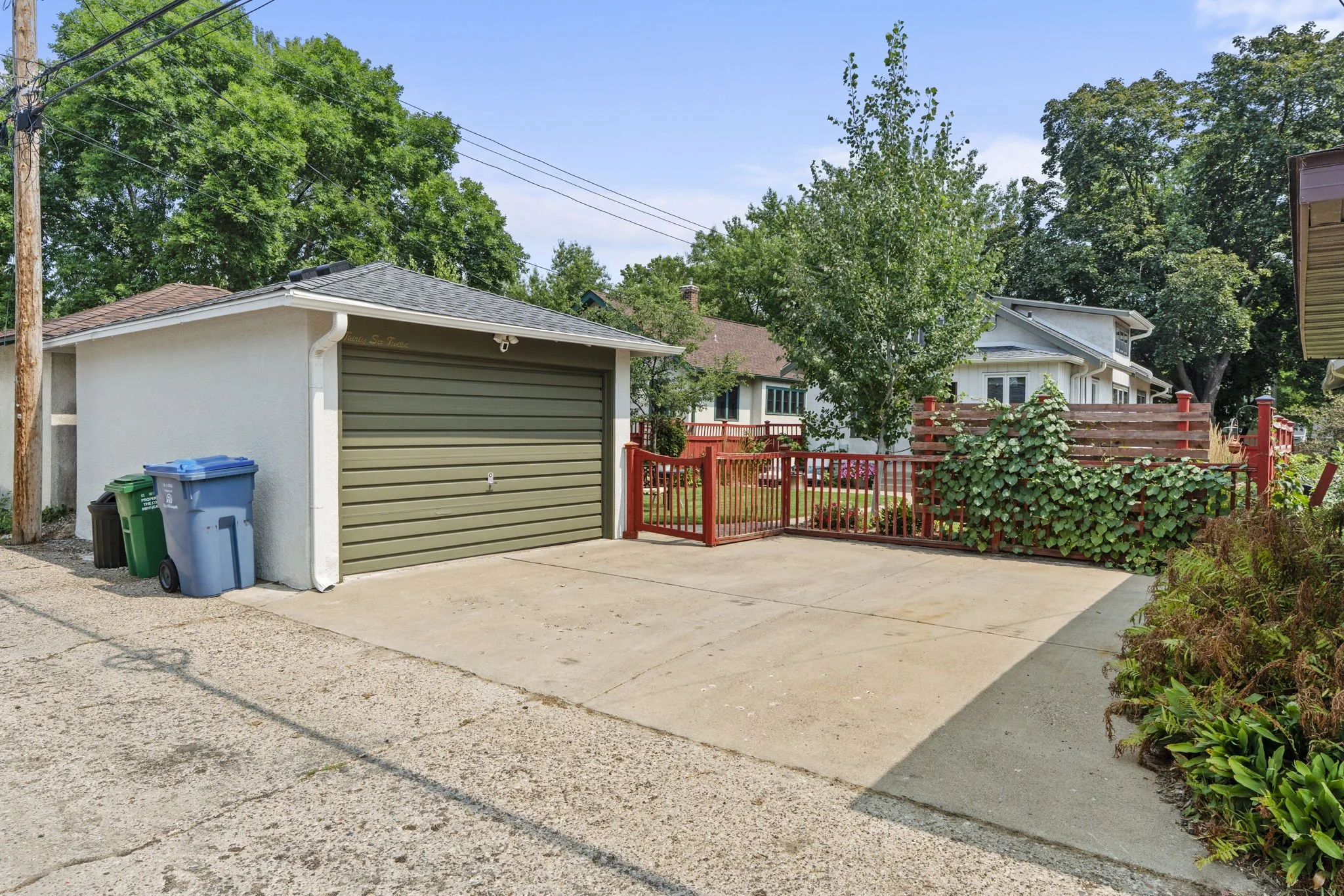 74-web-or-mls-3612 S 39th Ave-108.JPG