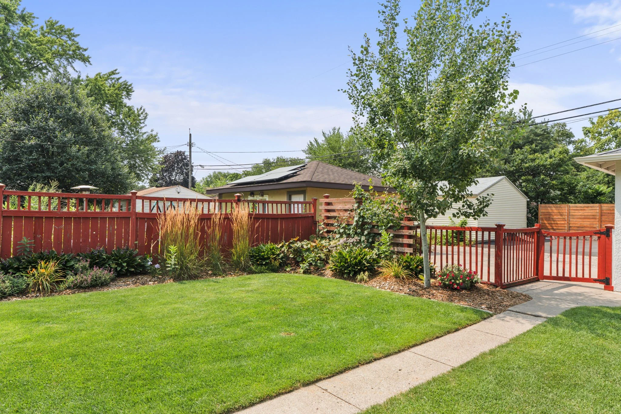 76-web-or-mls-3612 S 39th Ave-118.JPG