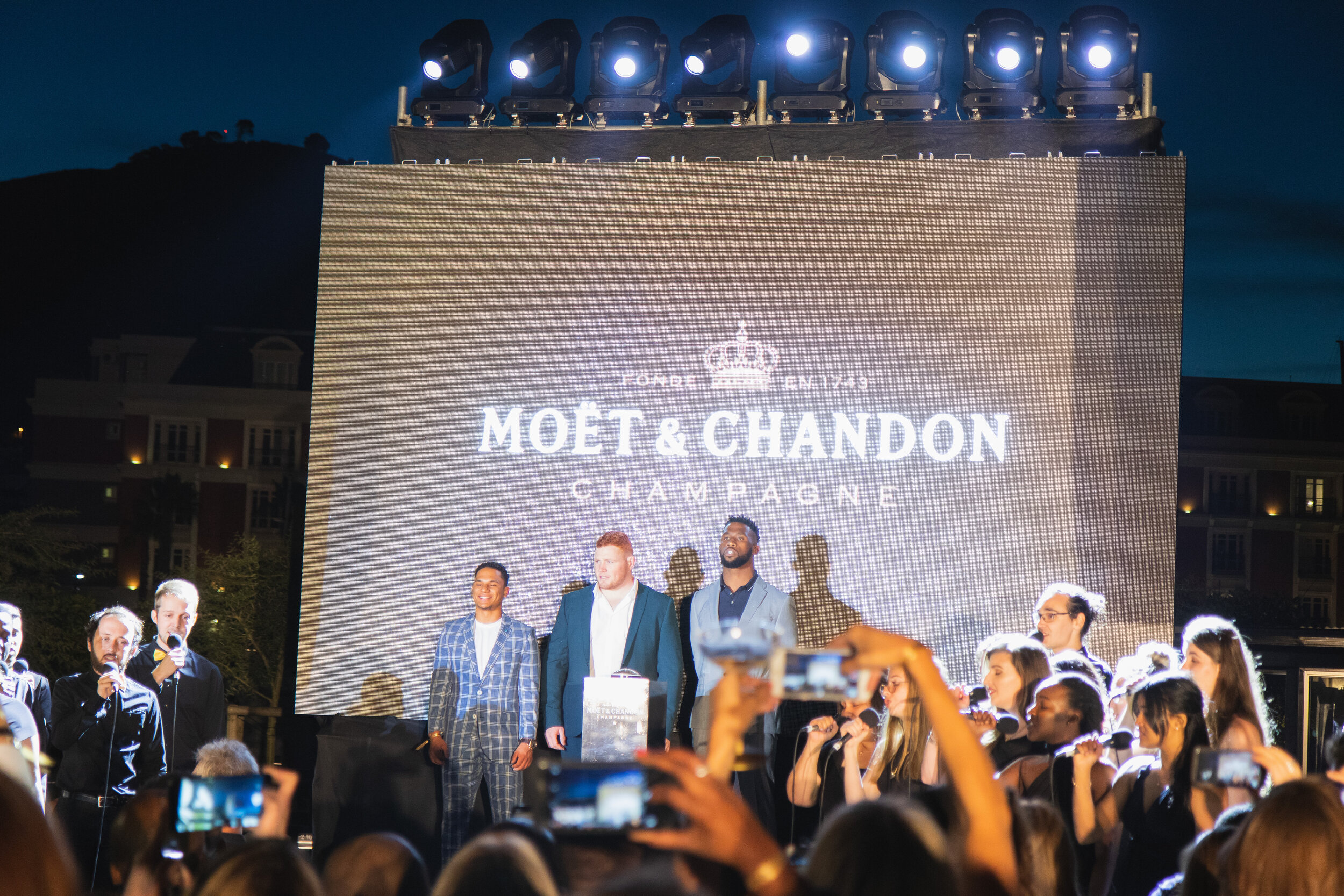 Moët & Chandon Golden Tree 2019.jpg