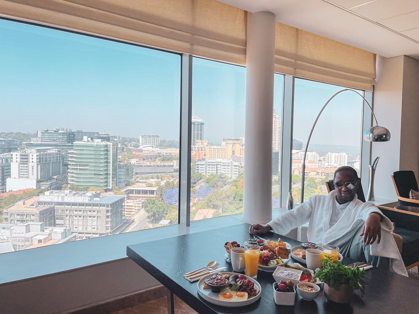 Breakfast is the most important meal in the day, especially if it&rsquo;s in the @radissonblusandton Penthouse #Staycation #RadissonBlu #RadissonBluSandton
Inspired by: @kamo.mafokwane