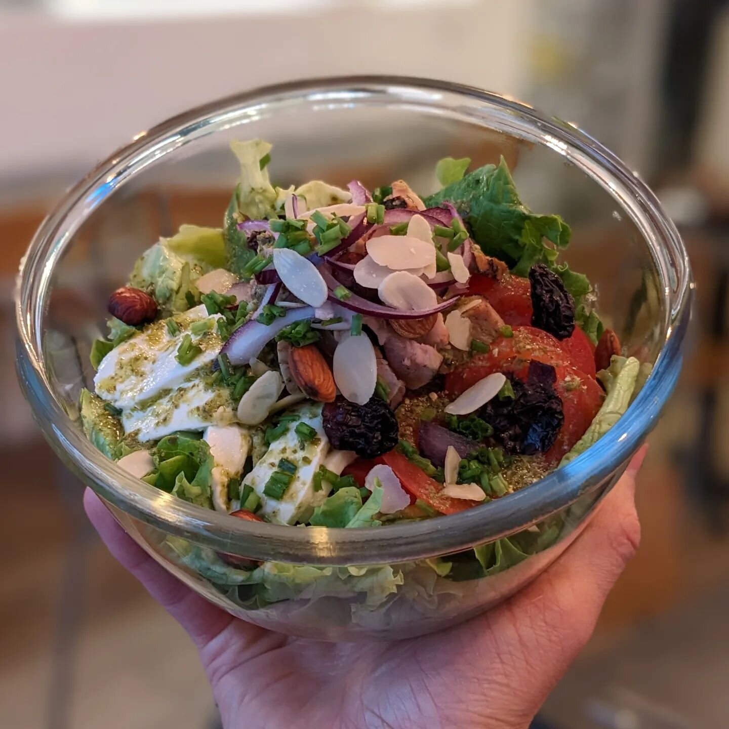 NOUVEAUTE:
D&eacute;couvrez nos maxi salade bowl!
Plein d'ingr&eacute;diens tr&egrave;s sympa pour une salade copieuse et g&eacute;n&eacute;reuse.
Choisissez votre prot&eacute;ine.

Sur place ou &agrave; emporter 👍