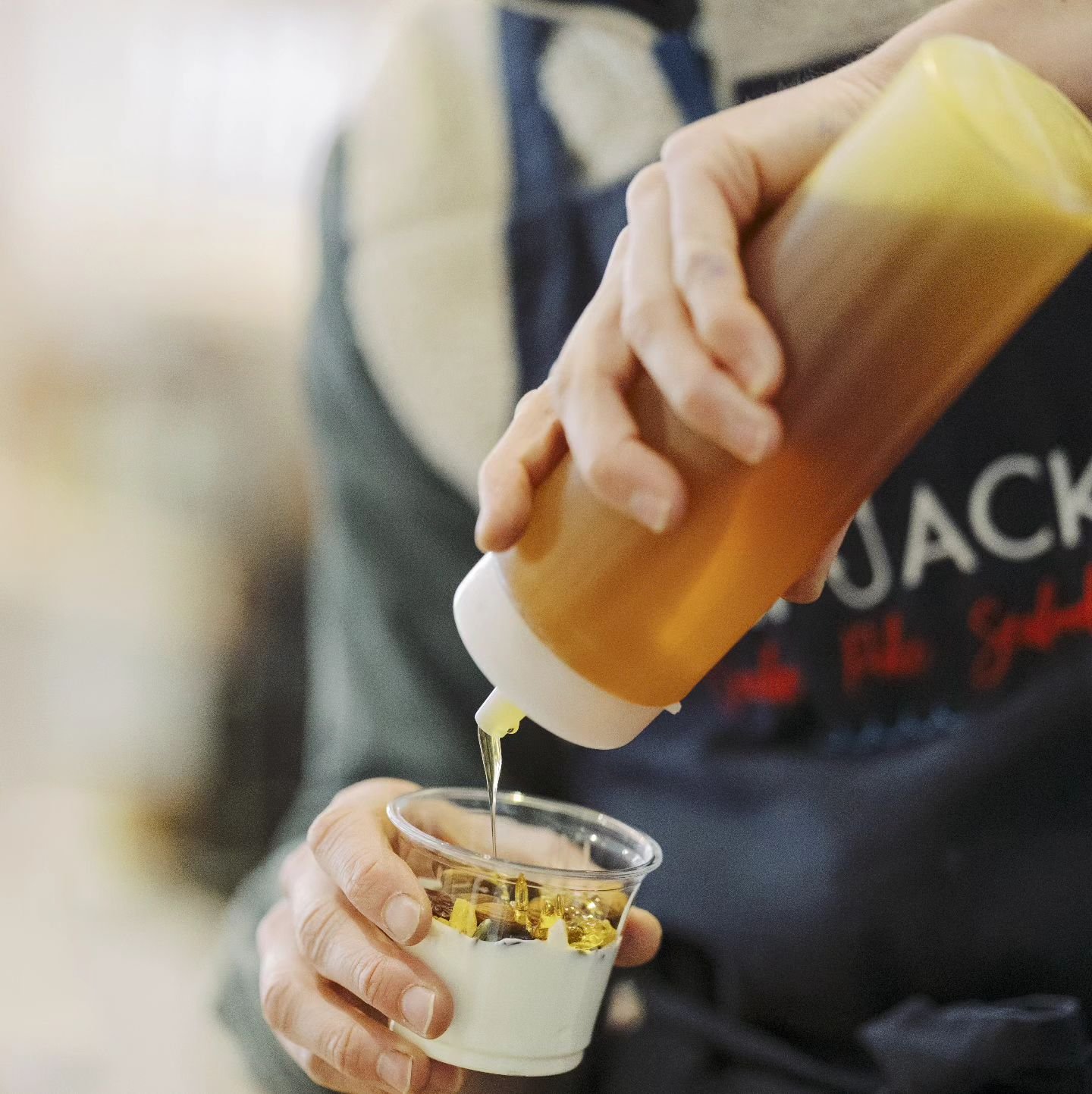 Notre fromage blanc, fruits secs &amp; miel:  la petite douceur parfaite apr&egrave;s un bon Poke Skipjack! 😋