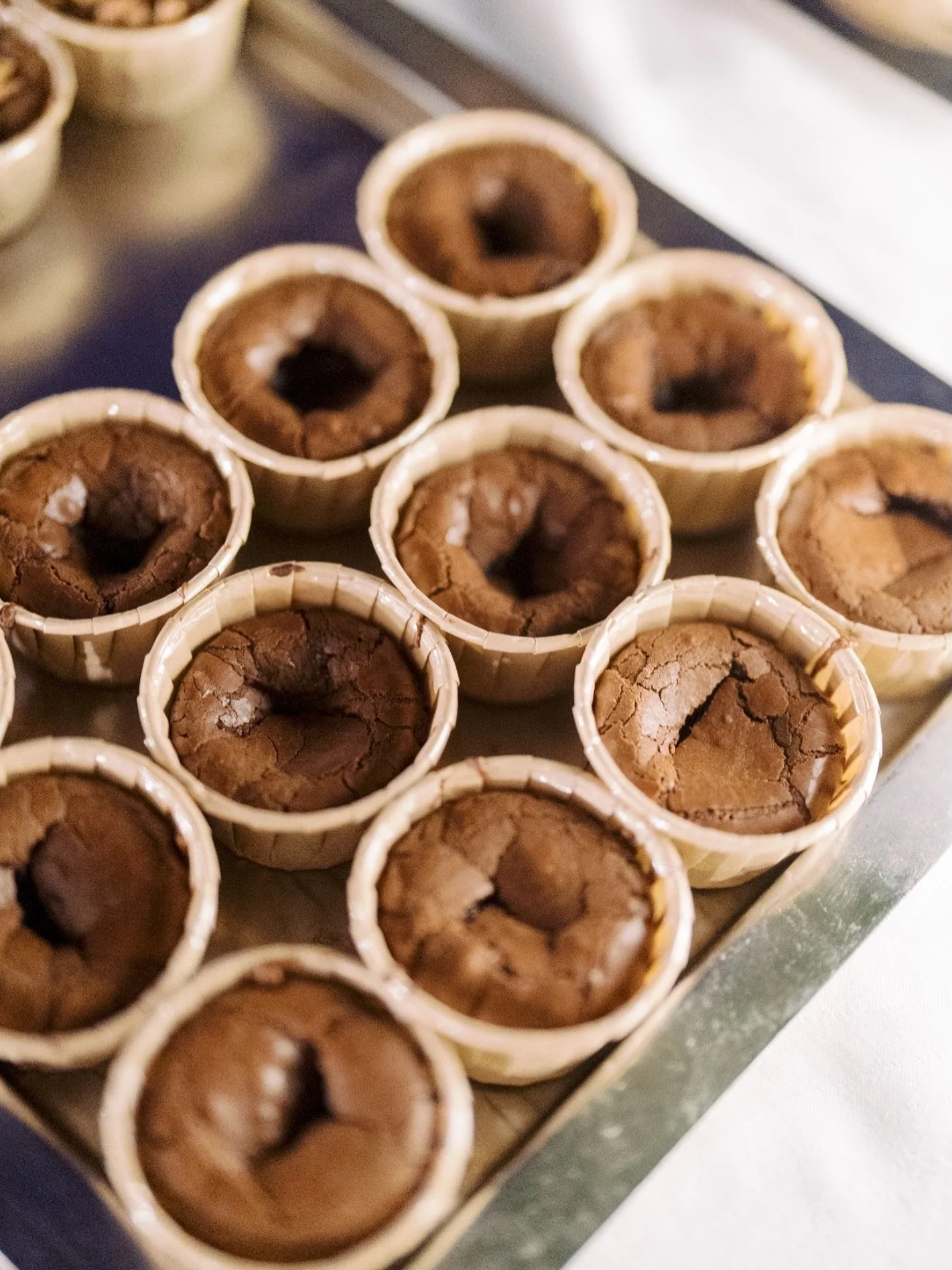 Laissez-vous tenter par nos d&eacute;licieux mi-cuits au chocolat&hellip;🍫😋

#oumangeralyon #micuit #chocolat #skipjack #pokes