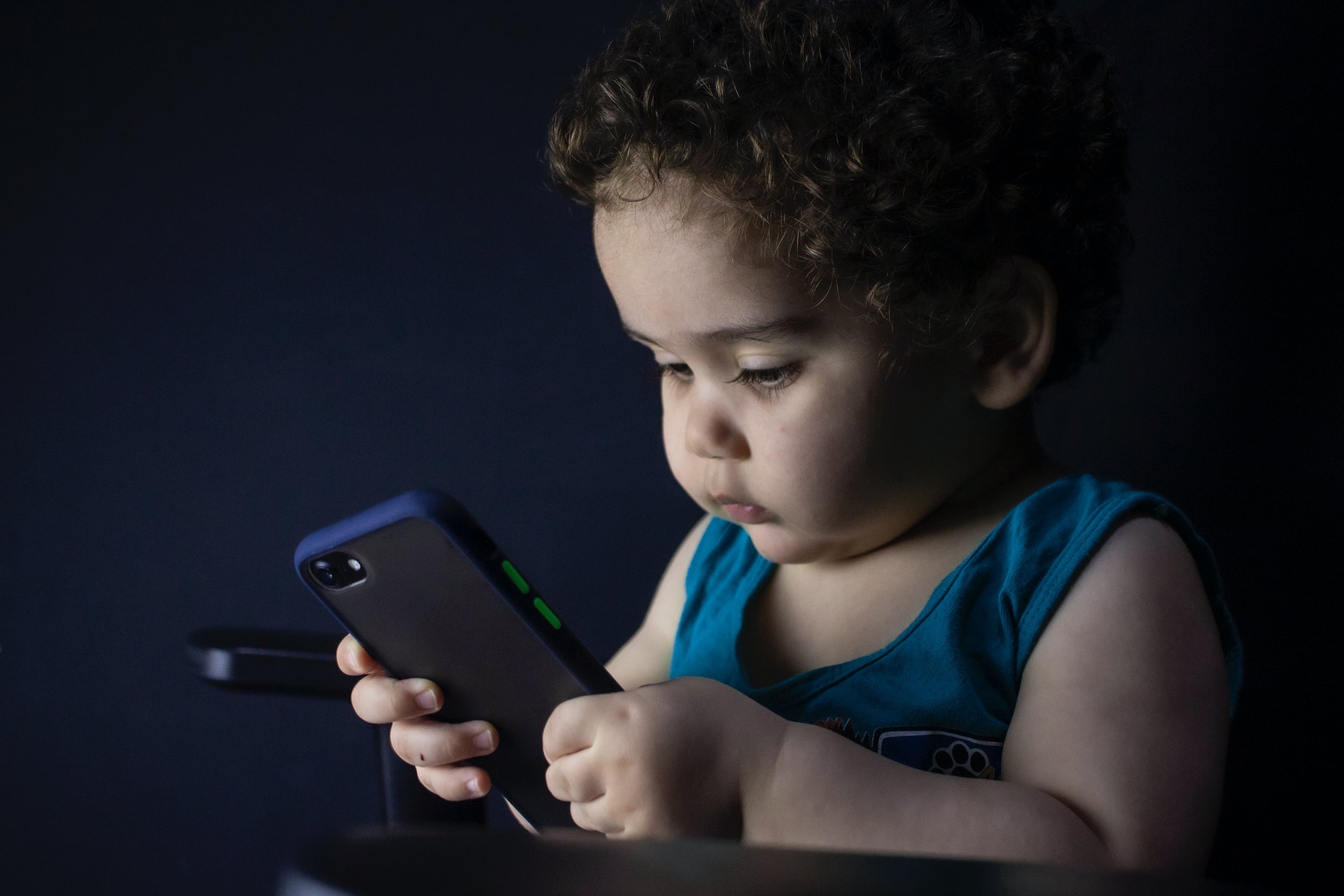 St-Louis: Il appâte un enfant avec un téléphone portable pour lui