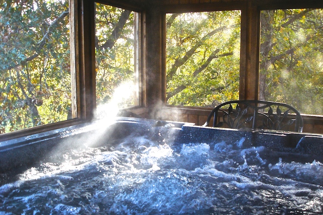 9. Screen in poarch with spa.JPG