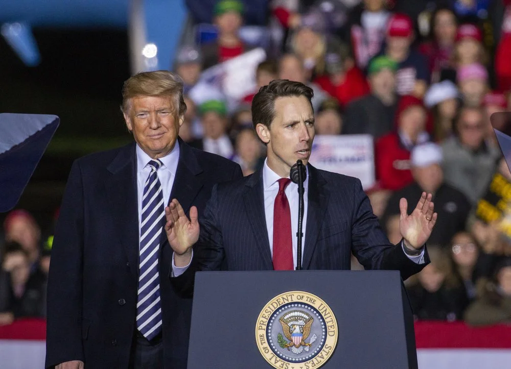 Trump+and+Hawley+.jpg