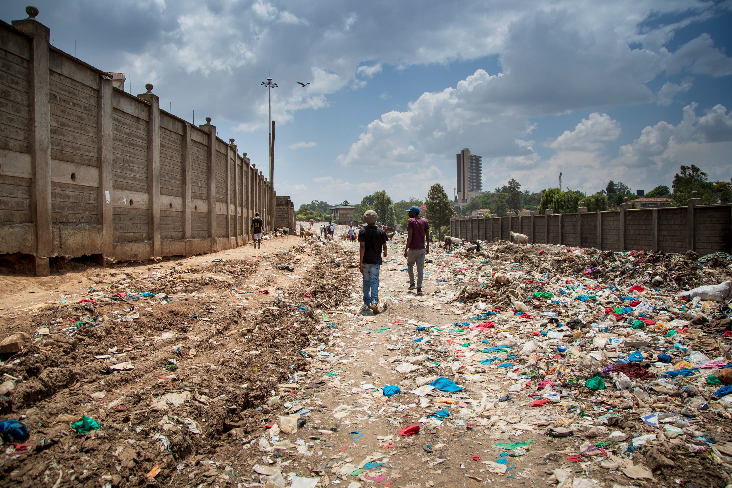 Rubbish-build-up-in-Mathare,-Stephanie-Foote.jpg