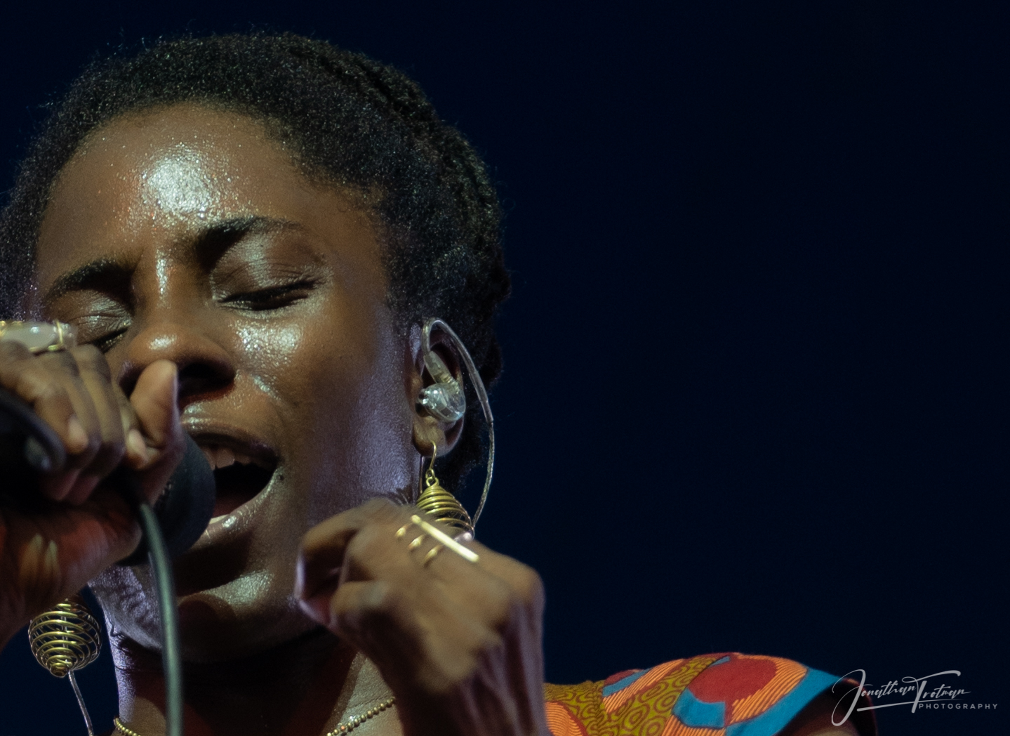 JAH9-07678-2.jpg