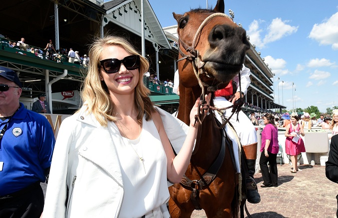 The 2016 Oaks First Lady Kate Upton attends the 2016 Kentucky Oaks at Churchill Downs | Photo: Gustavo Caballero/Getty Images for Churchill Downs