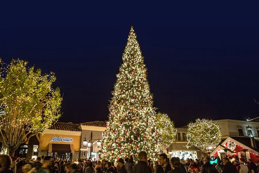 THE PROMENADE AT WESTLAKE 30TH ANNUAL TREE LIGHTING CELEBRATION, THOUSAND OAKS