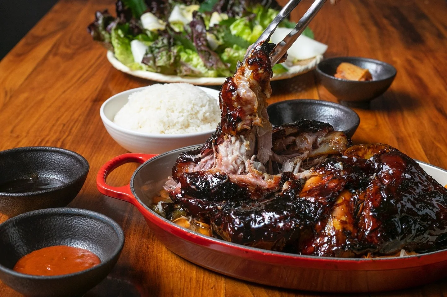 New Yorkers 🦃 Are you looking for a delicious and easy way to host Thanksgiving this year? @momofukunoodlebar has you covered 🥢!

The Bo Ss&auml;m Kit - available at Noodle Bar East Village and Uptown - features Momofuku&rsquo;s signature pork shou