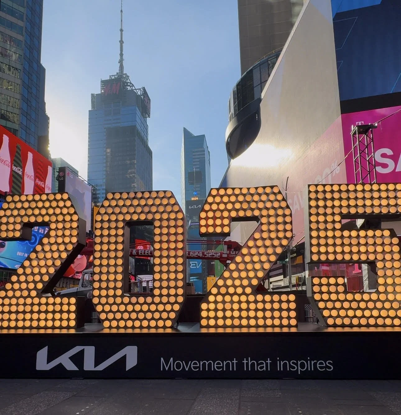 2026 NUMERAL ARRIVAL IN TIMES SQUARE, NYC
