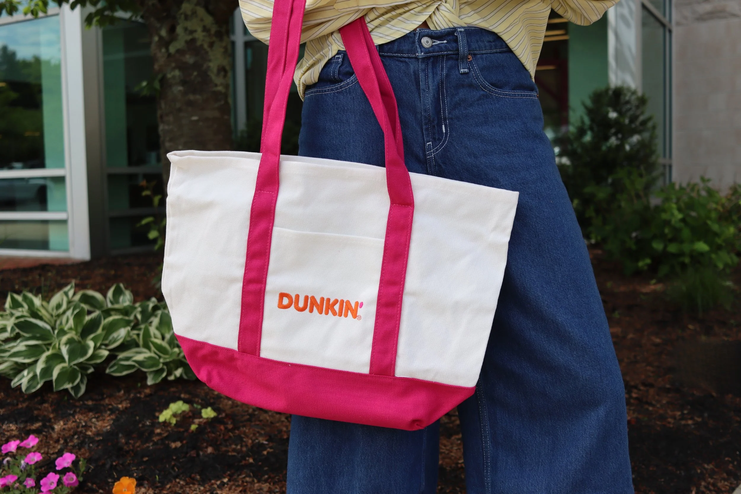DUNKIN' TOTE BAG GIVEAWAY, NATIONWIDE