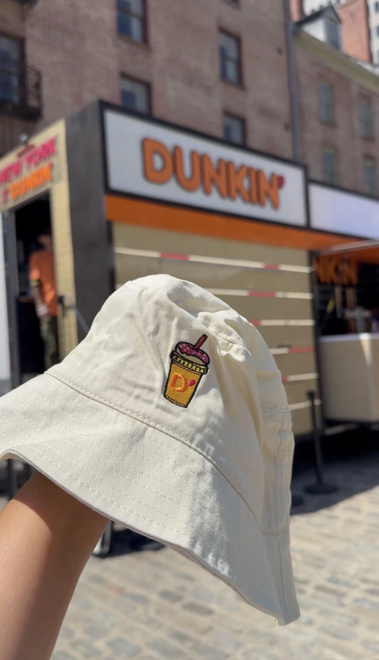 DUNKIN' REFRESHER POP-UP TRUCK, NYC