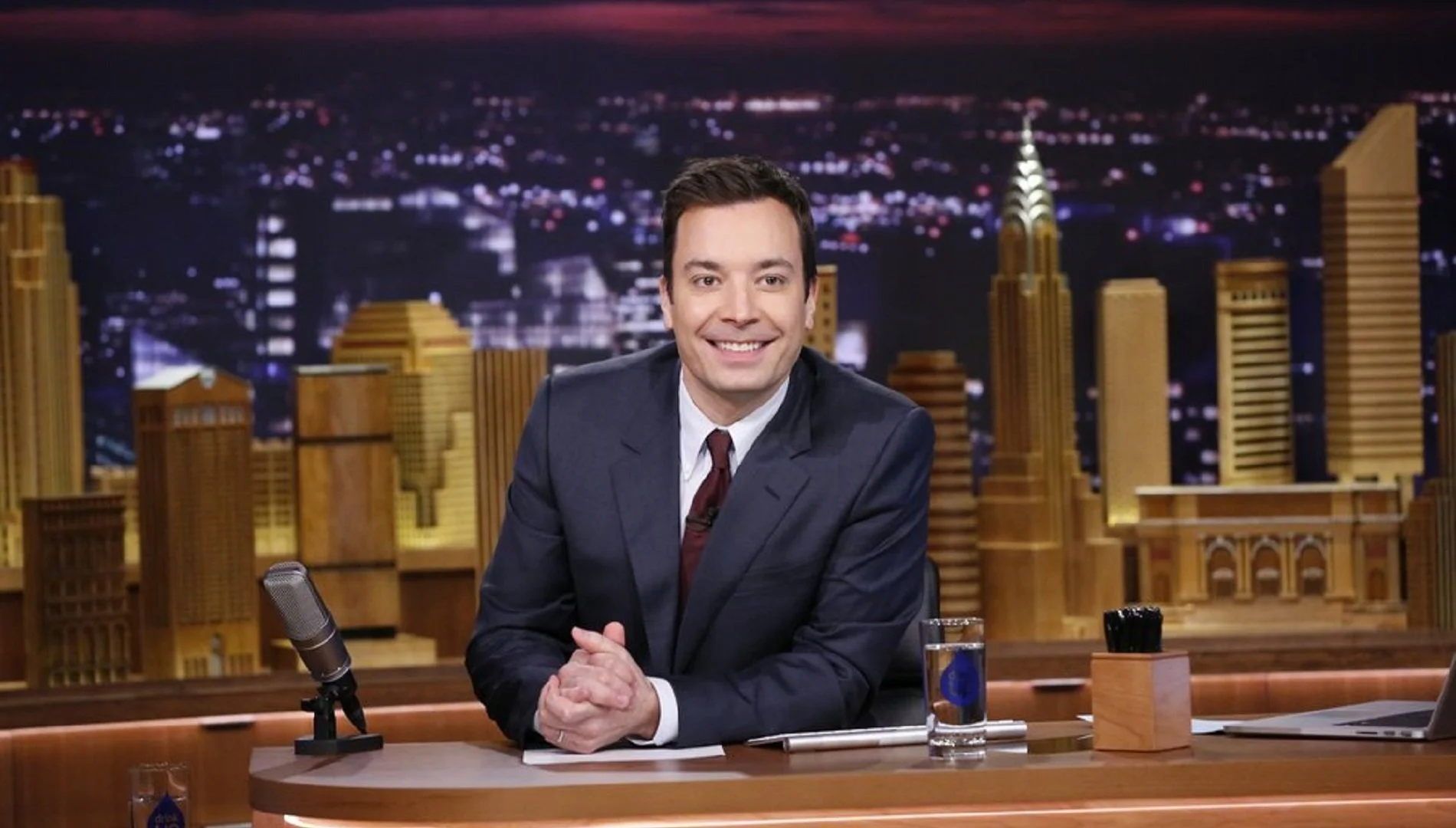 JIMMY FALLON'S ICONIC DESK COMES TO ROCKEFELLER CENTER FOR FANS, NYC