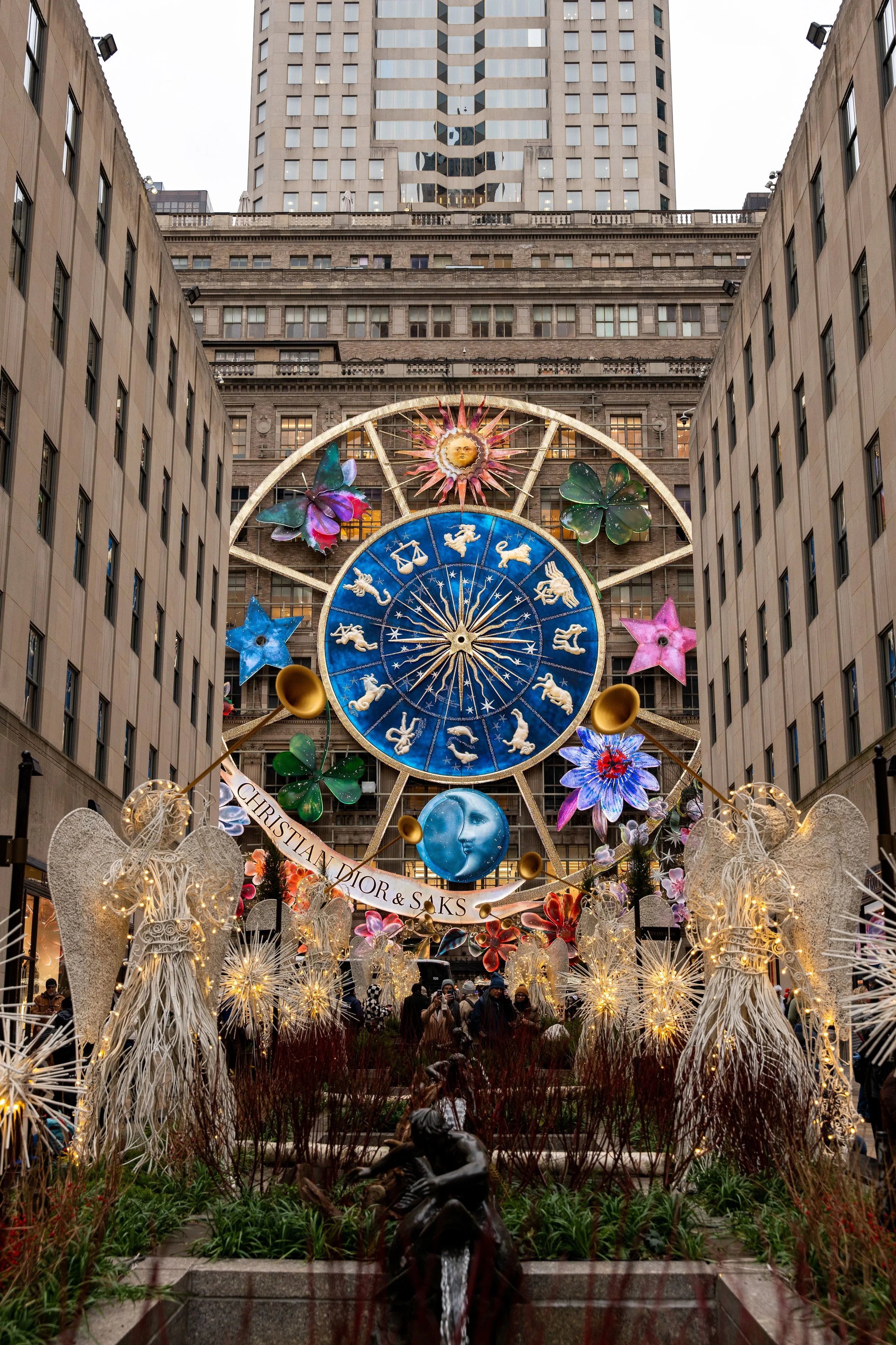 SAKS FIFTH AVENUE HOLIDAY WINDOWS &amp; LIGHT SHOW, NYC
