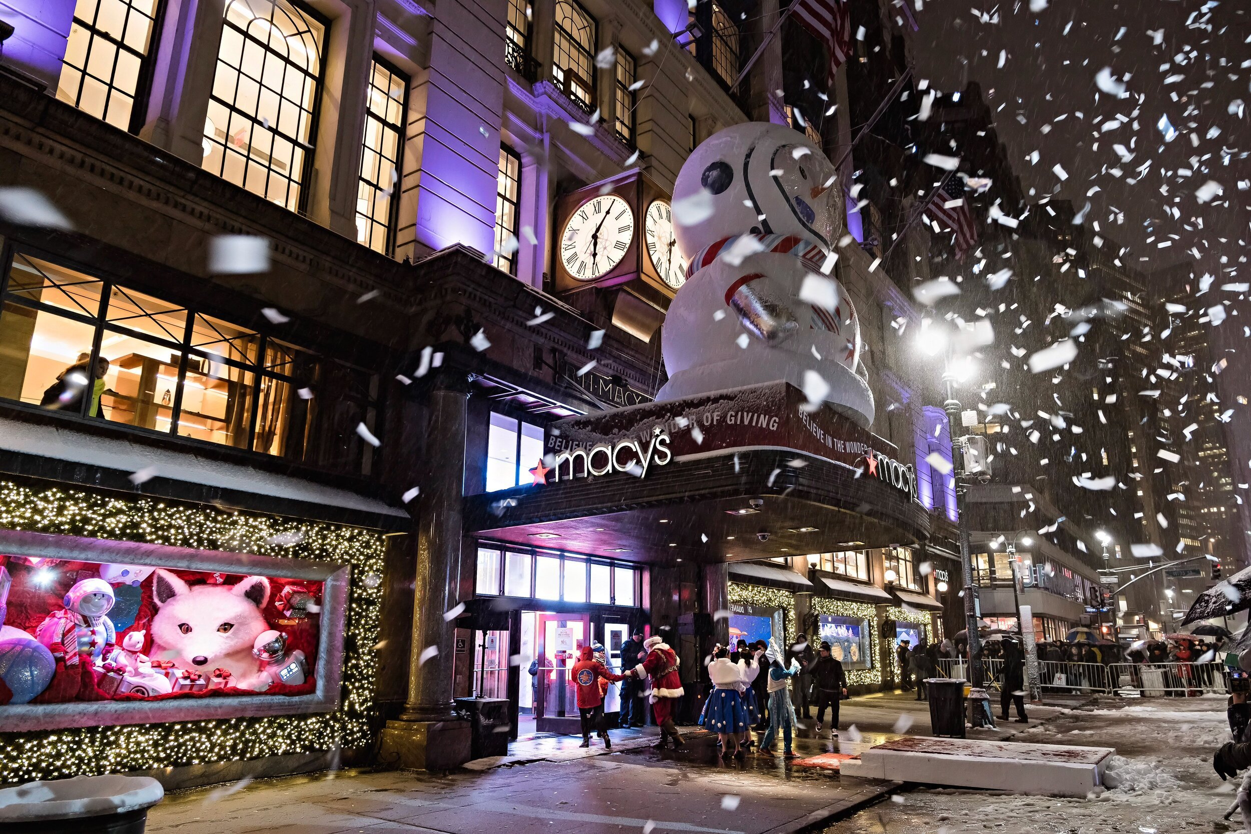 NYC's holiday windows celebrate city's resilience in 2021