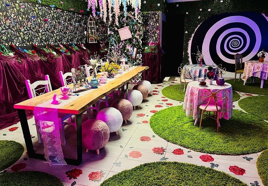 An Immersive 'Alice in Wonderland' Bar Is Coming to New York City